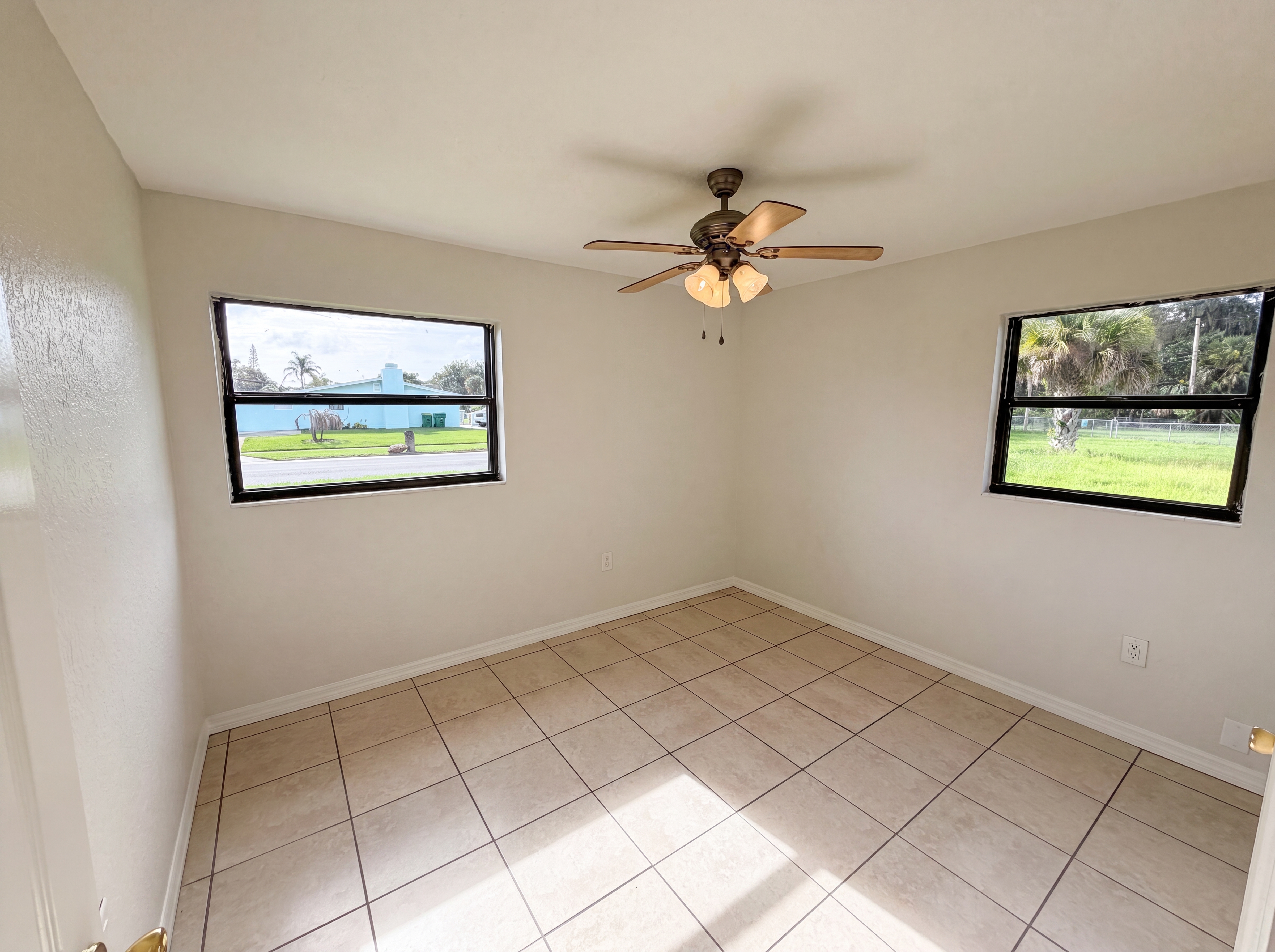 Photo 14 of 26 of 2535 Stratford Dr, Cocoa, FL