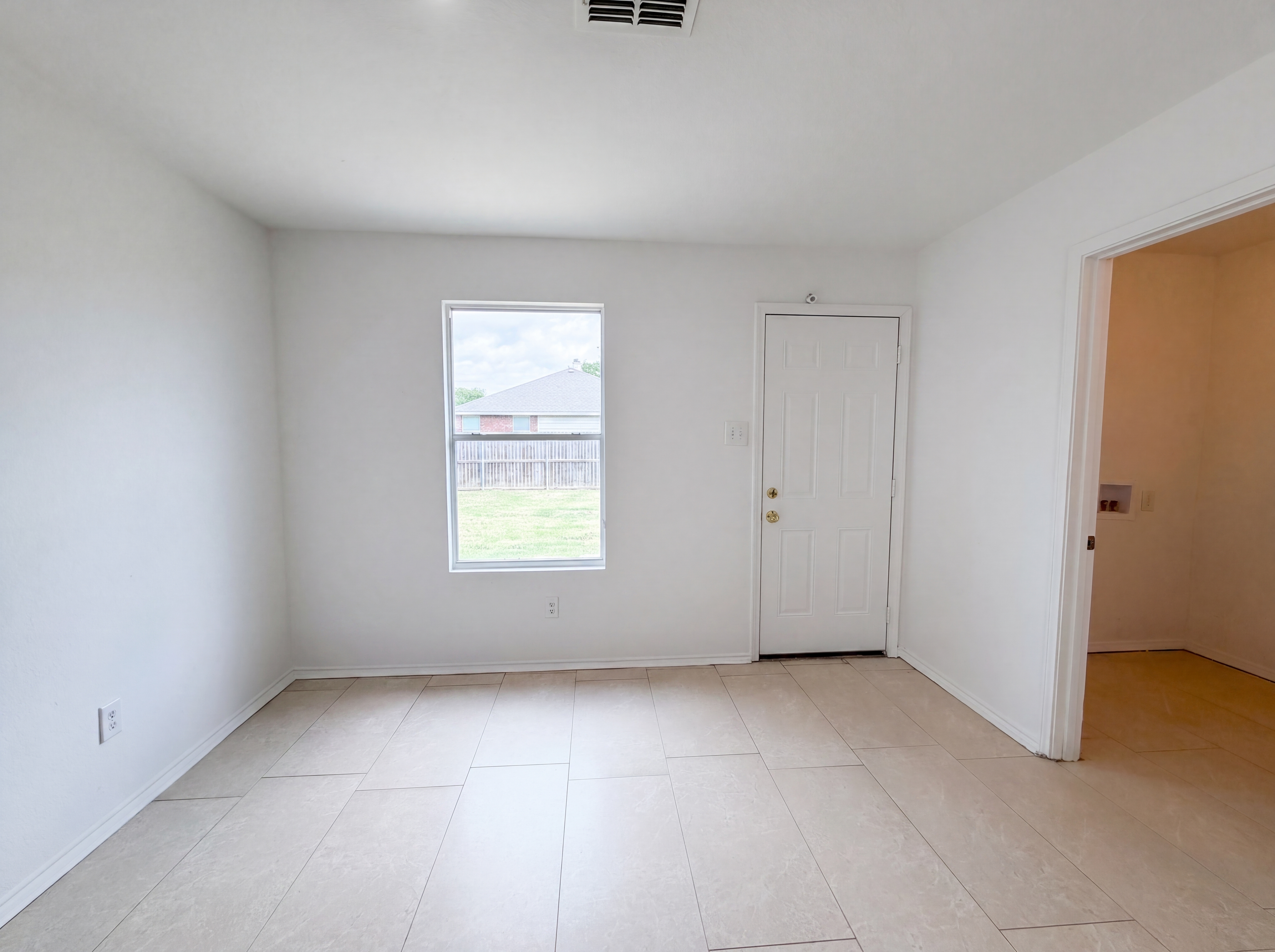 Photo 9 of 17 of 1120 Beaverwood Ln, Crowley, TX