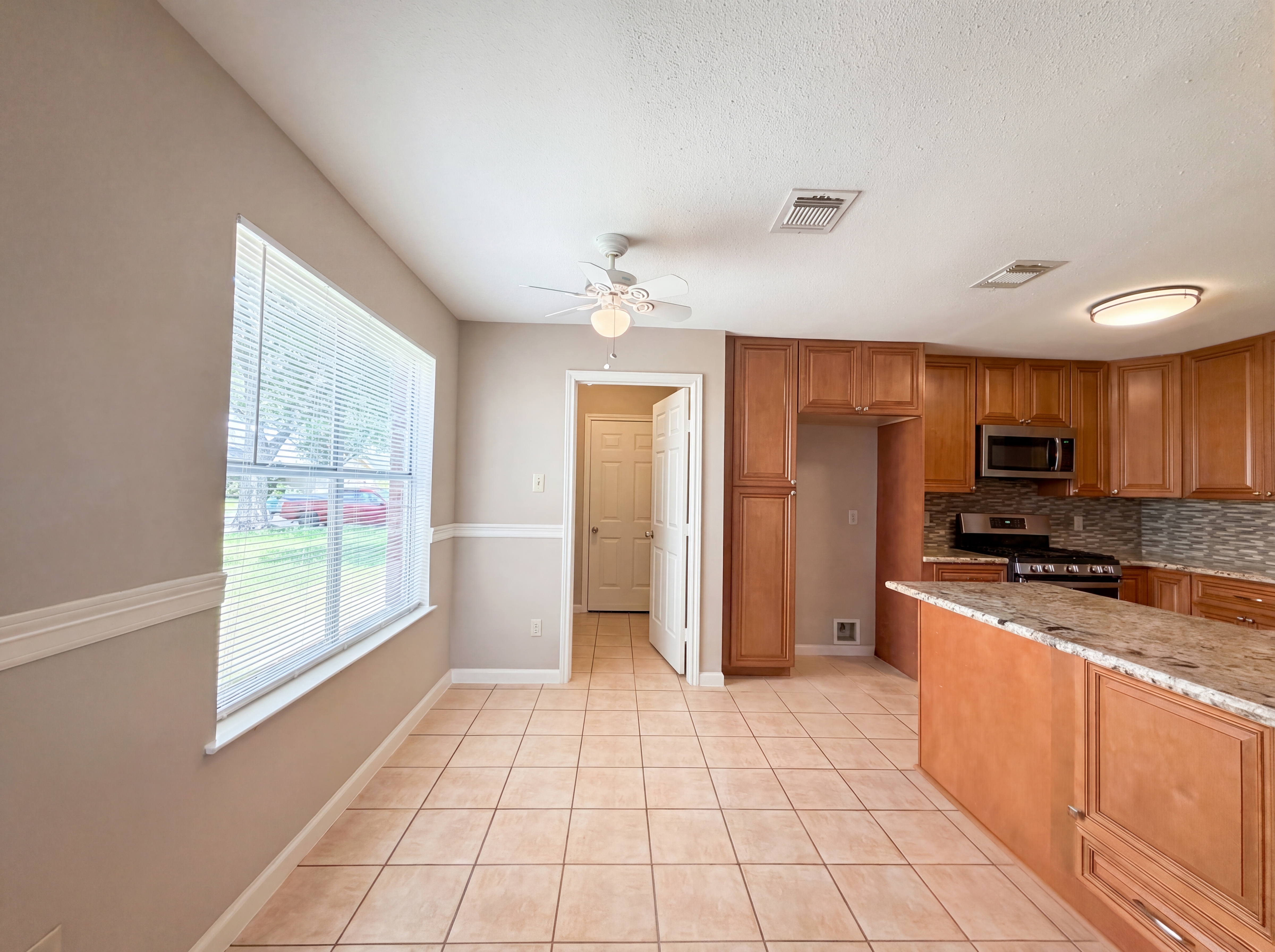 Photo 8 of 18 of 22031 Birch Valley Dr, Katy, TX