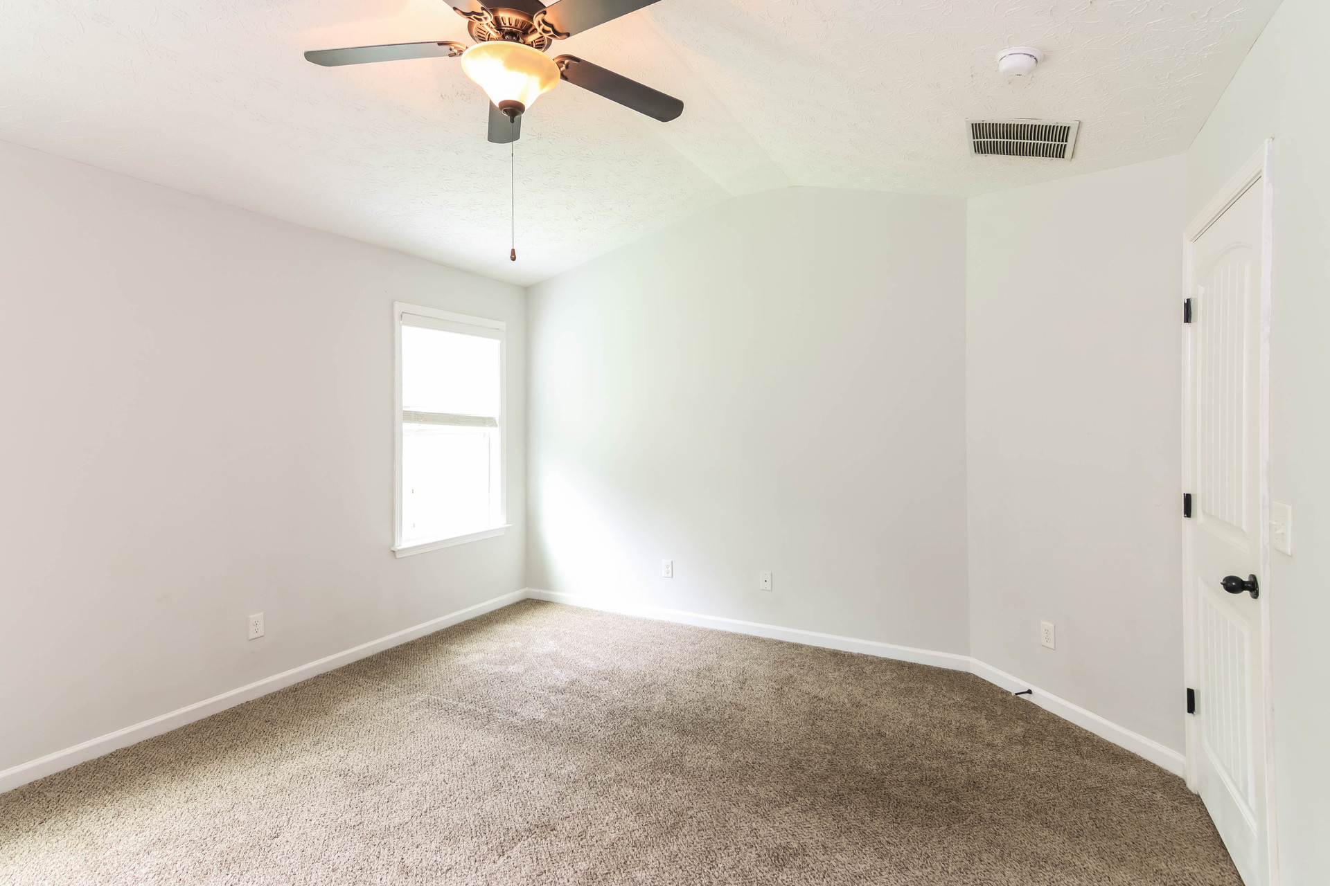 Photo 11 of 22 of 20 Forest Ridge Ln, Phenix City, AL