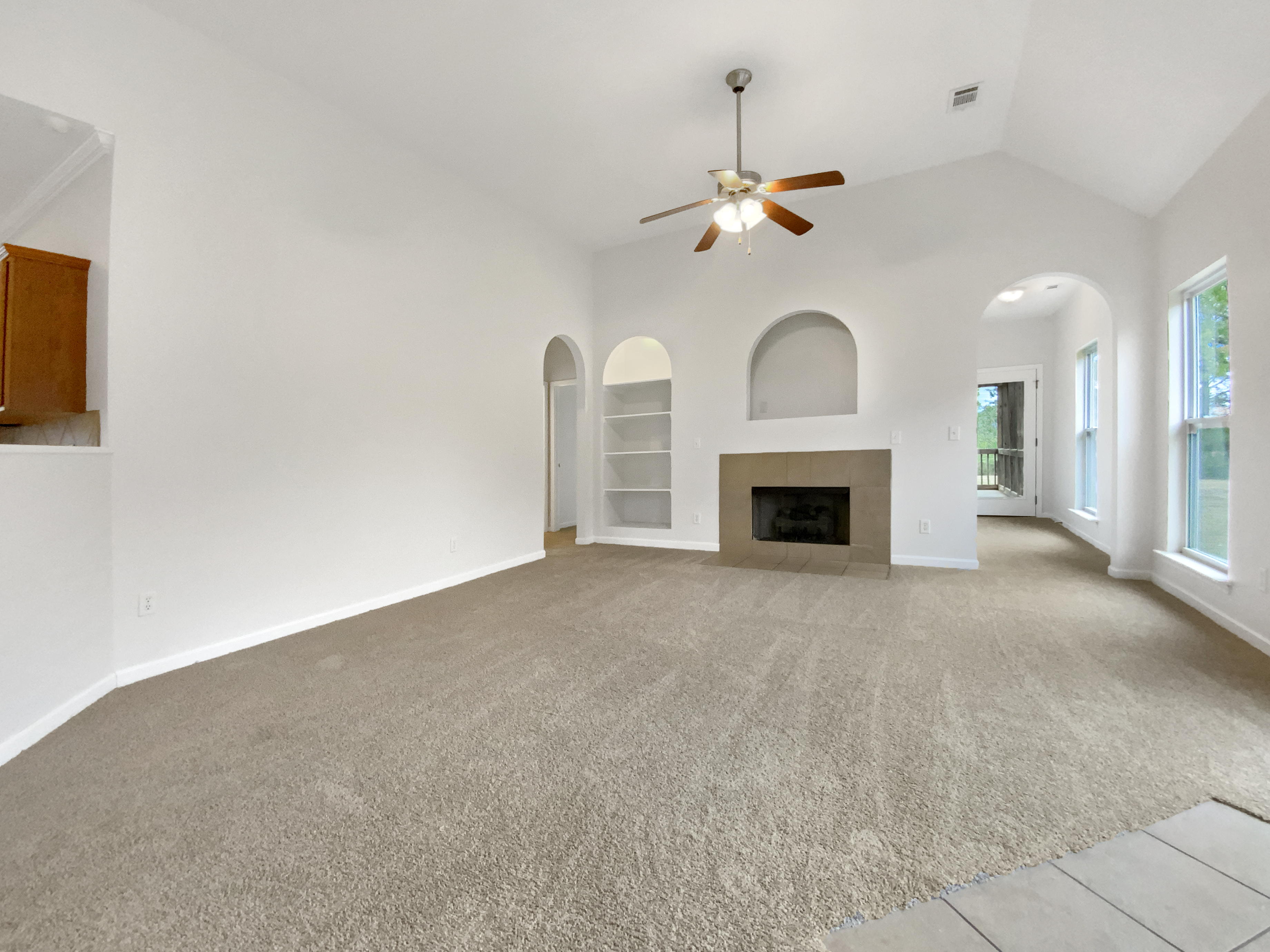 Photo 3 of 19 of 4555 Rosser Loop Dr, Bessemer, AL