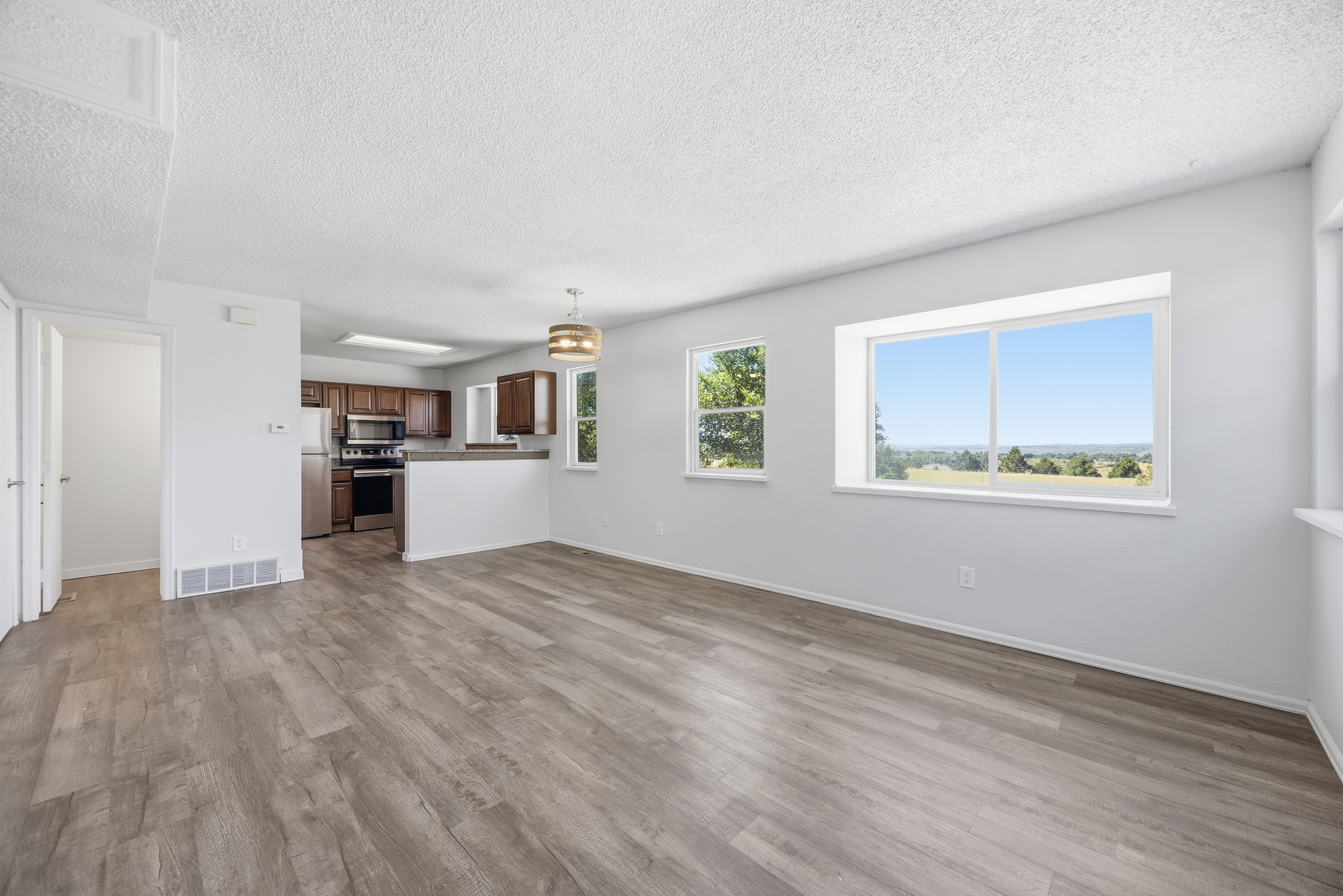 Photo 9 of 39 of 4571 Sunnyhill Dr, Colorado Springs, CO