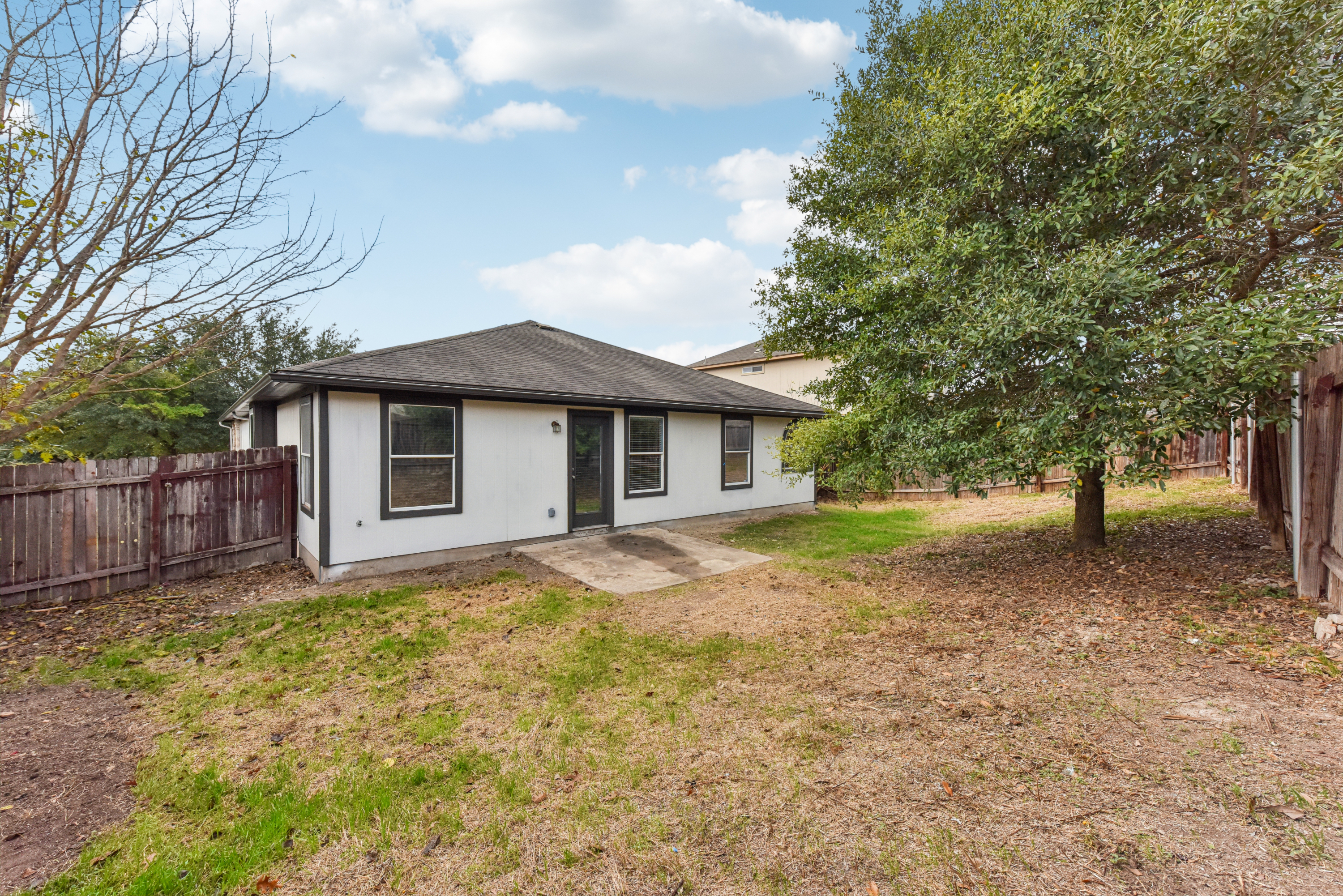 Photo 10 of 37 of 745 Covent Dr, Kyle, TX