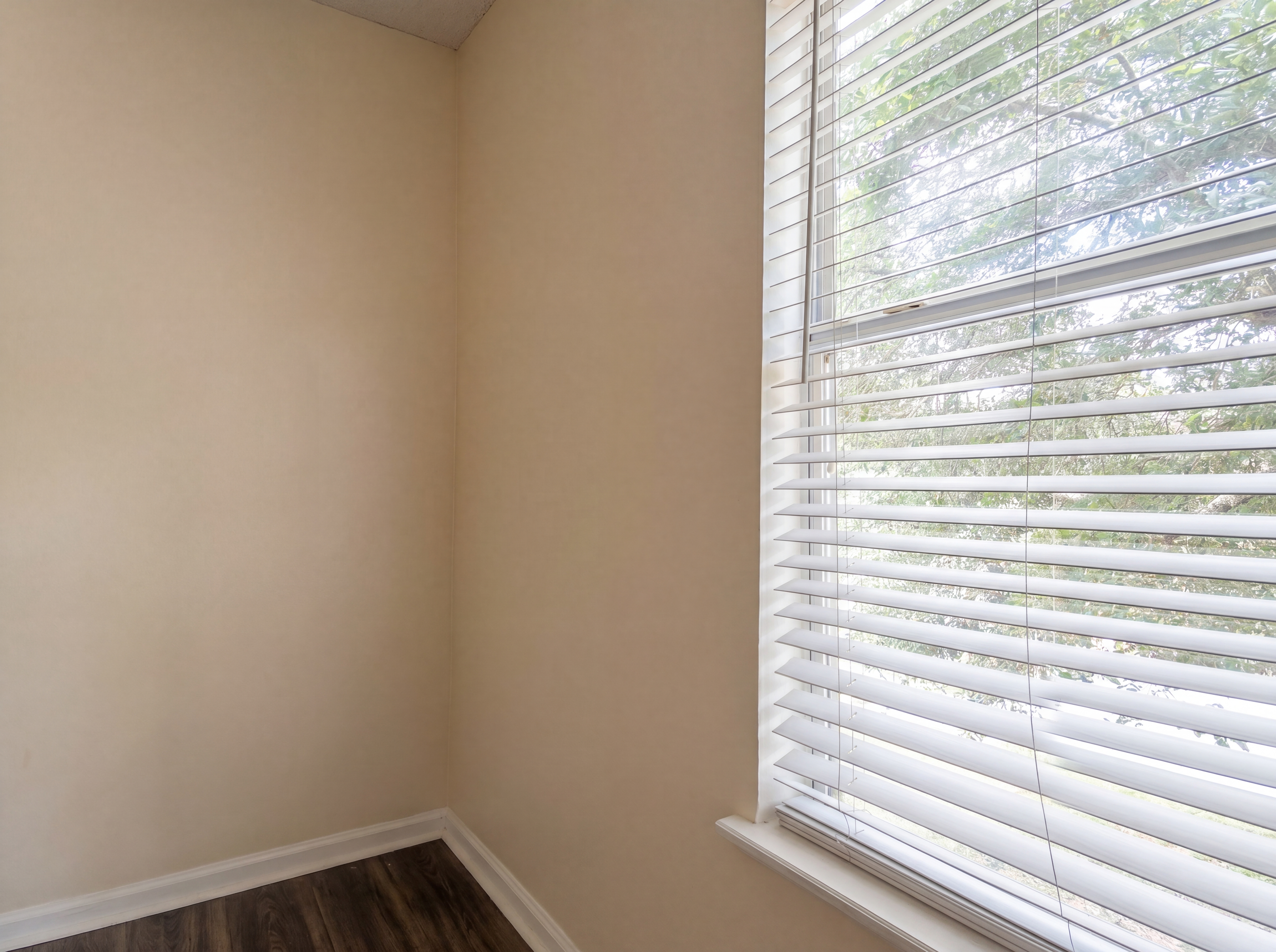 Photo 14 of 27 of 7002 Beekman Lake Dr, Jacksonville, FL
