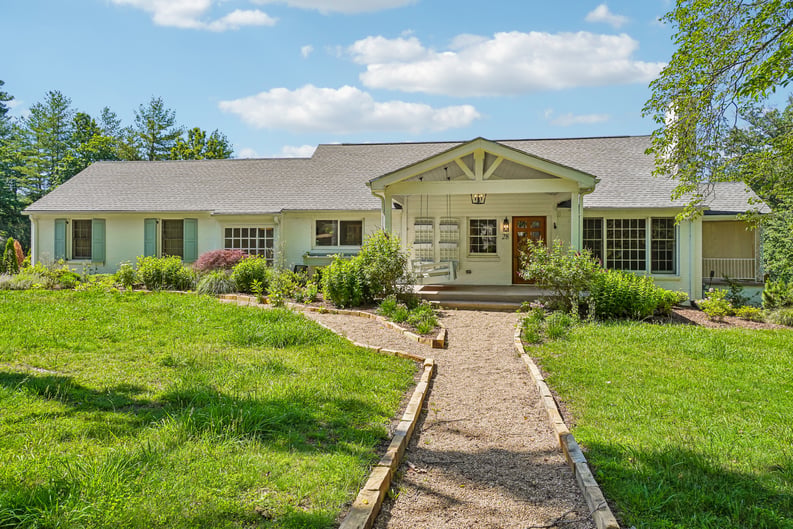 Property photo 1 of 28 Ridgefield Pl
