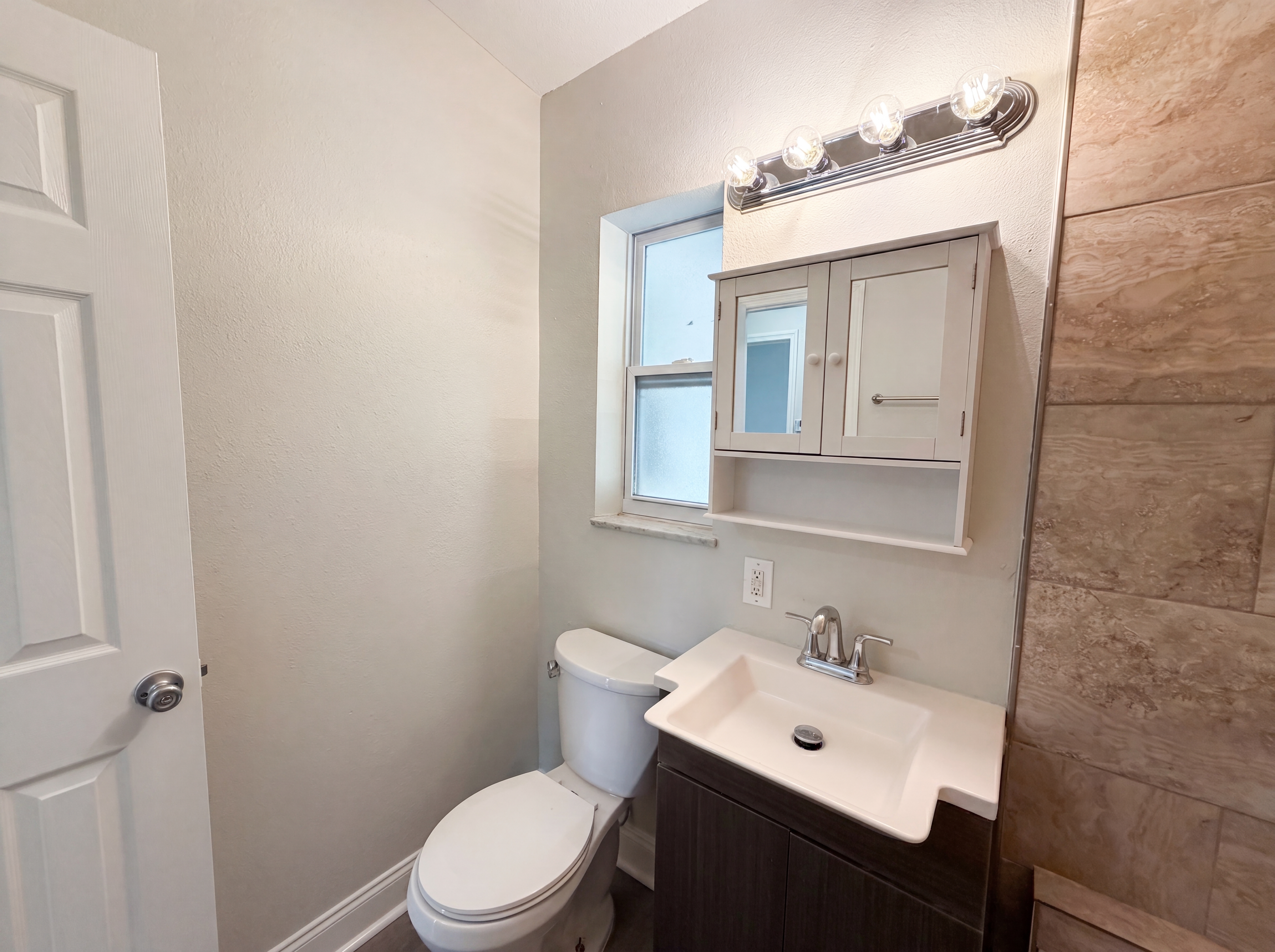 Photo 16 of 21 of 1502 Daroca Dr, Deltona, FL