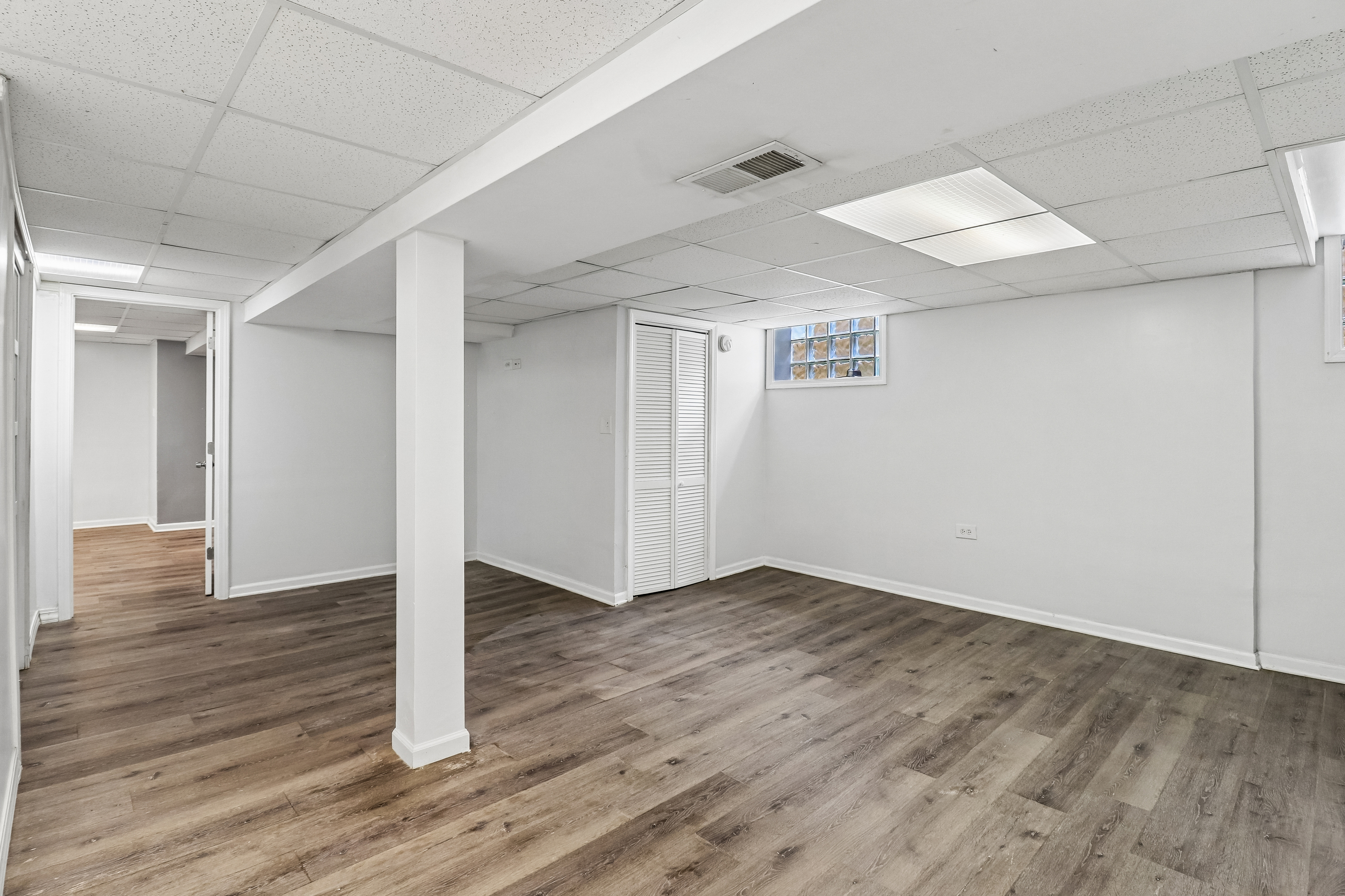 Photo 22 of 41 of 1107 W 101st St, Chicago, IL