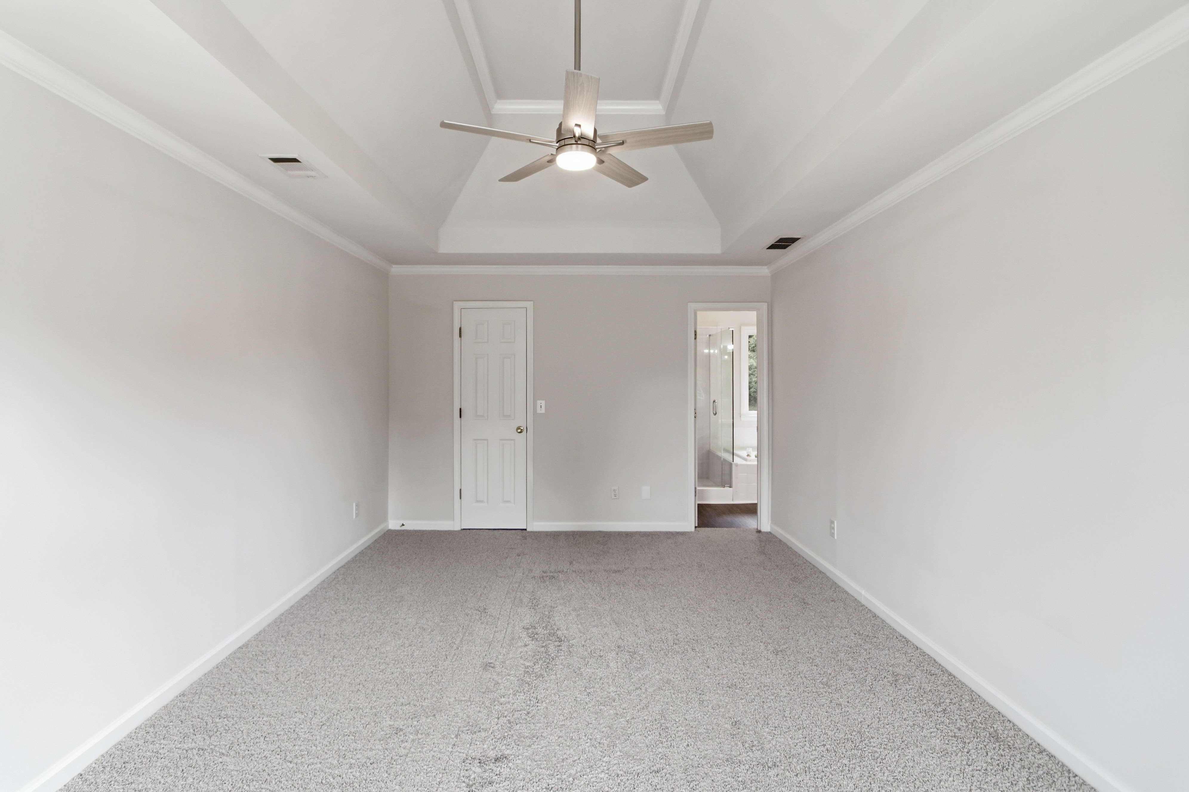 Photo 18 of 47 of 470 Fairway Walk Dr, Lawrenceville, GA