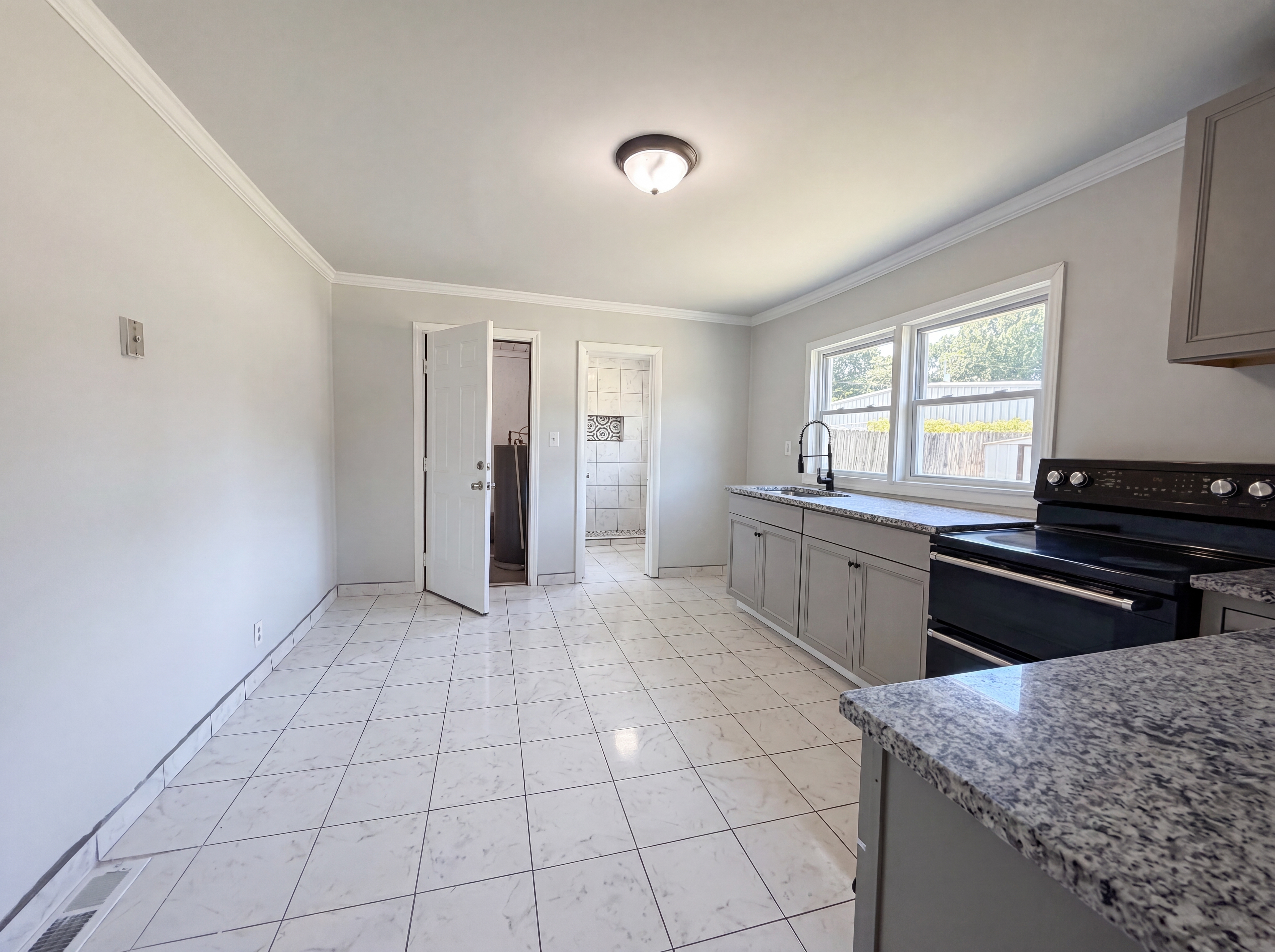 Photo 6 of 15 of 123 E Farmview St, Gastonia, NC