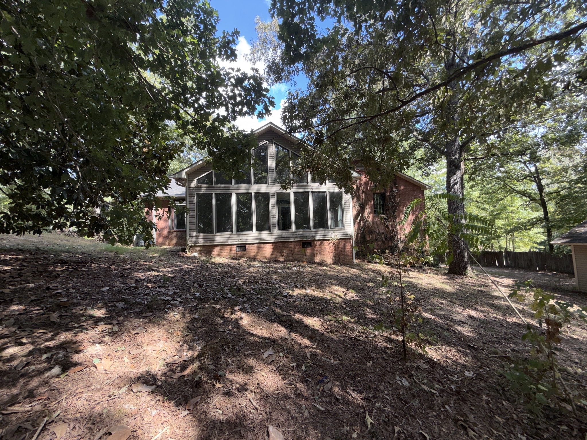 Photo 5 of 29 of 675 Jenny St, Selmer, TN