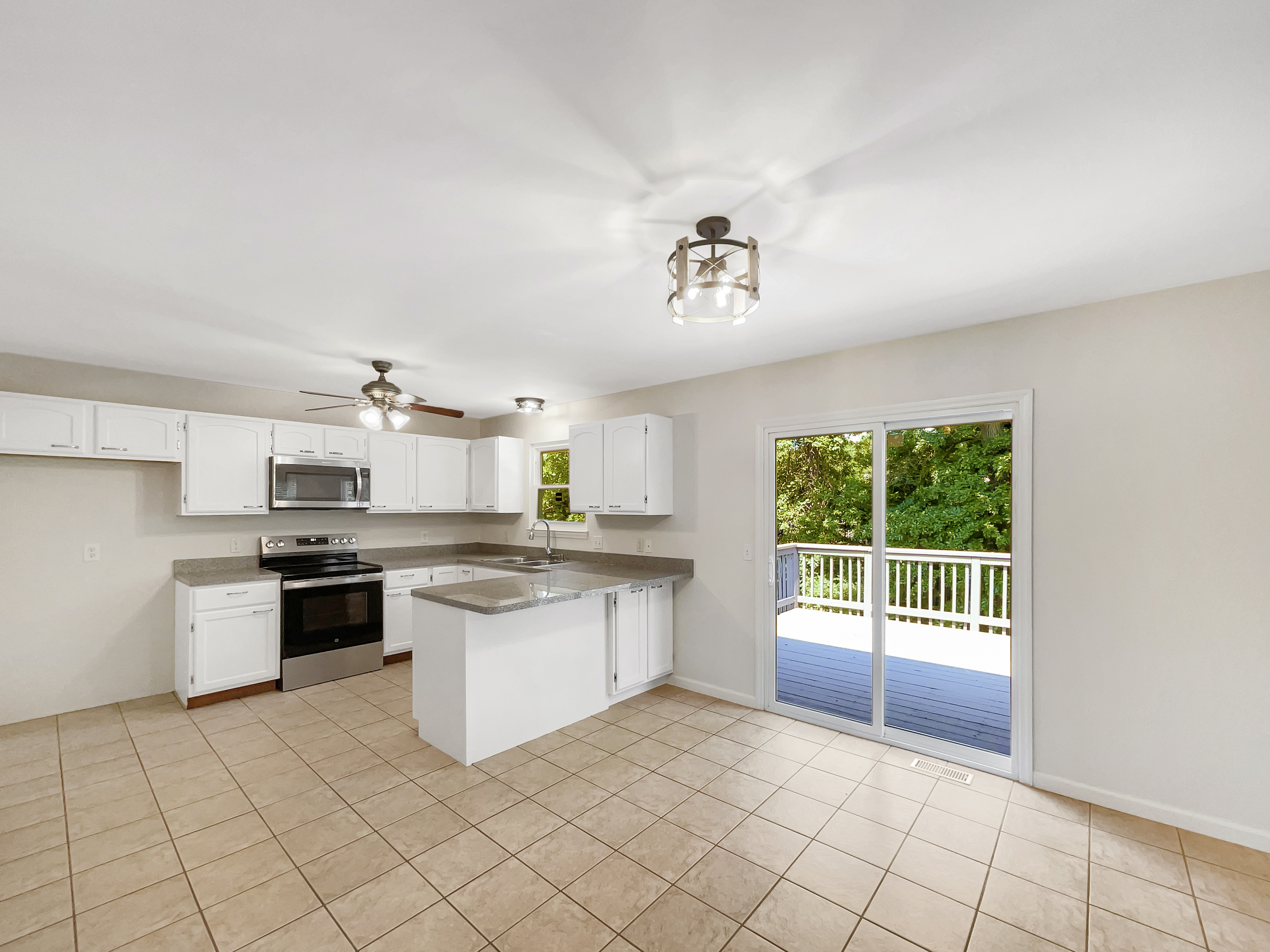Photo 11 of 25 of 191 Gardenia Dr, Troy, MO