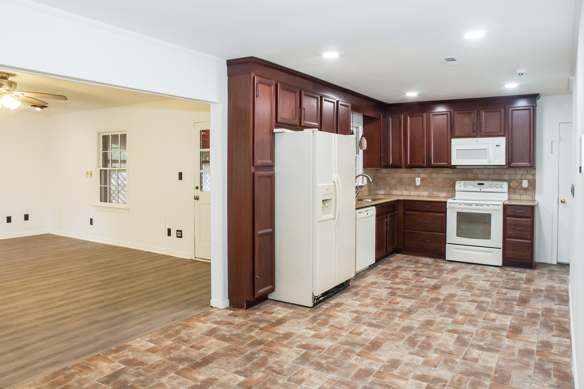 Photo 8 of 22 of 2609 Rockwell Rd NW, Huntsville, AL