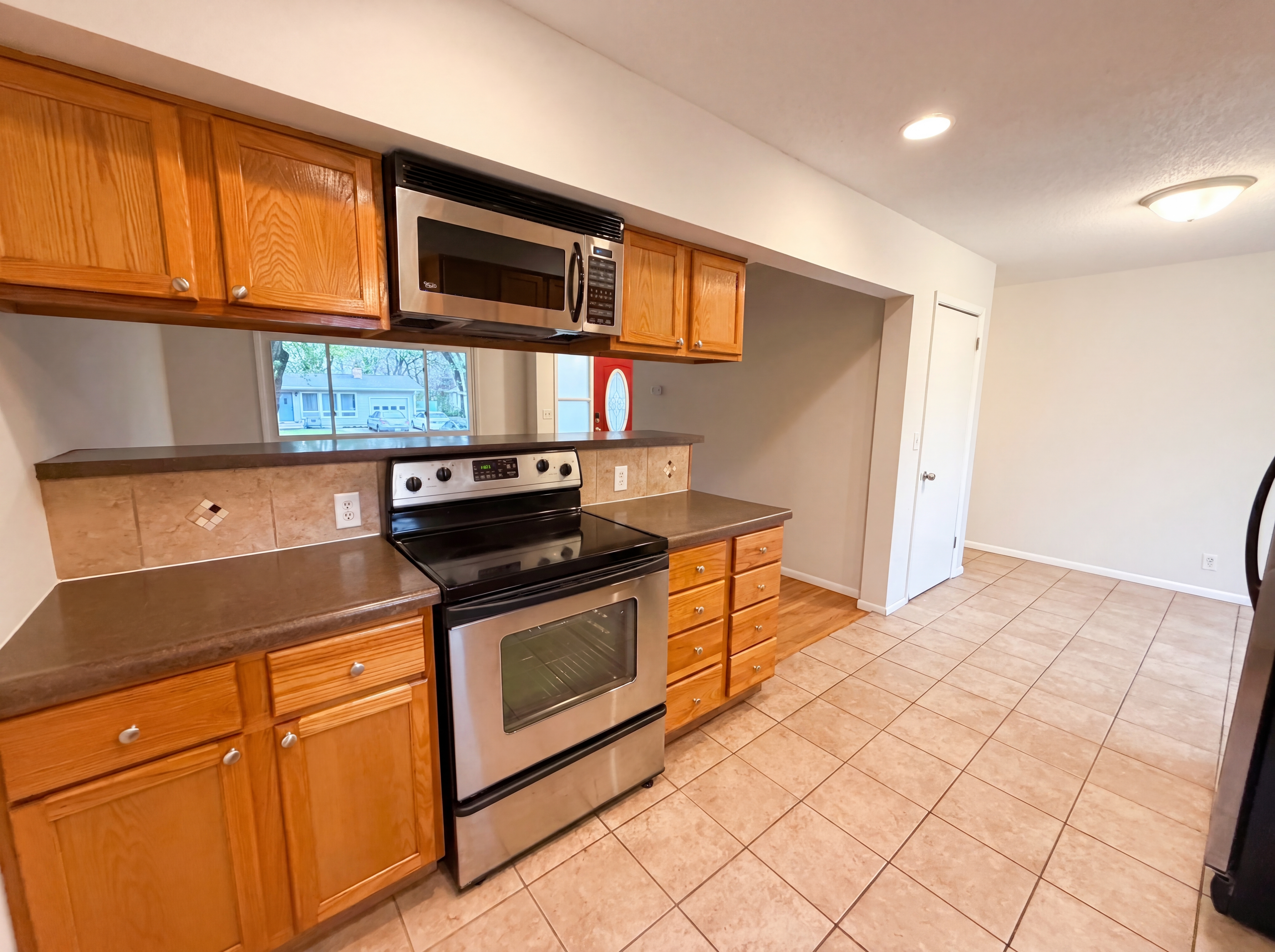 Photo 7 of 22 of 2807 Ohenry Rd, Brooklyn Center, MN