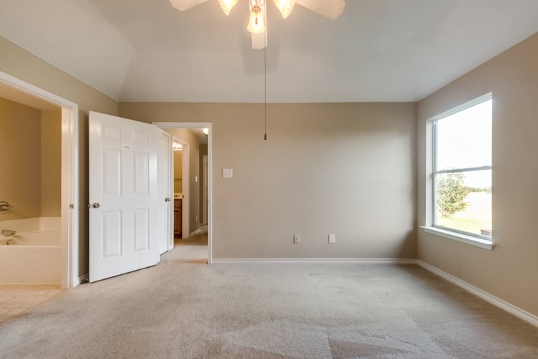 Photo 18 of 29 - 613 Rosario Ln, Haslet, TX 76052