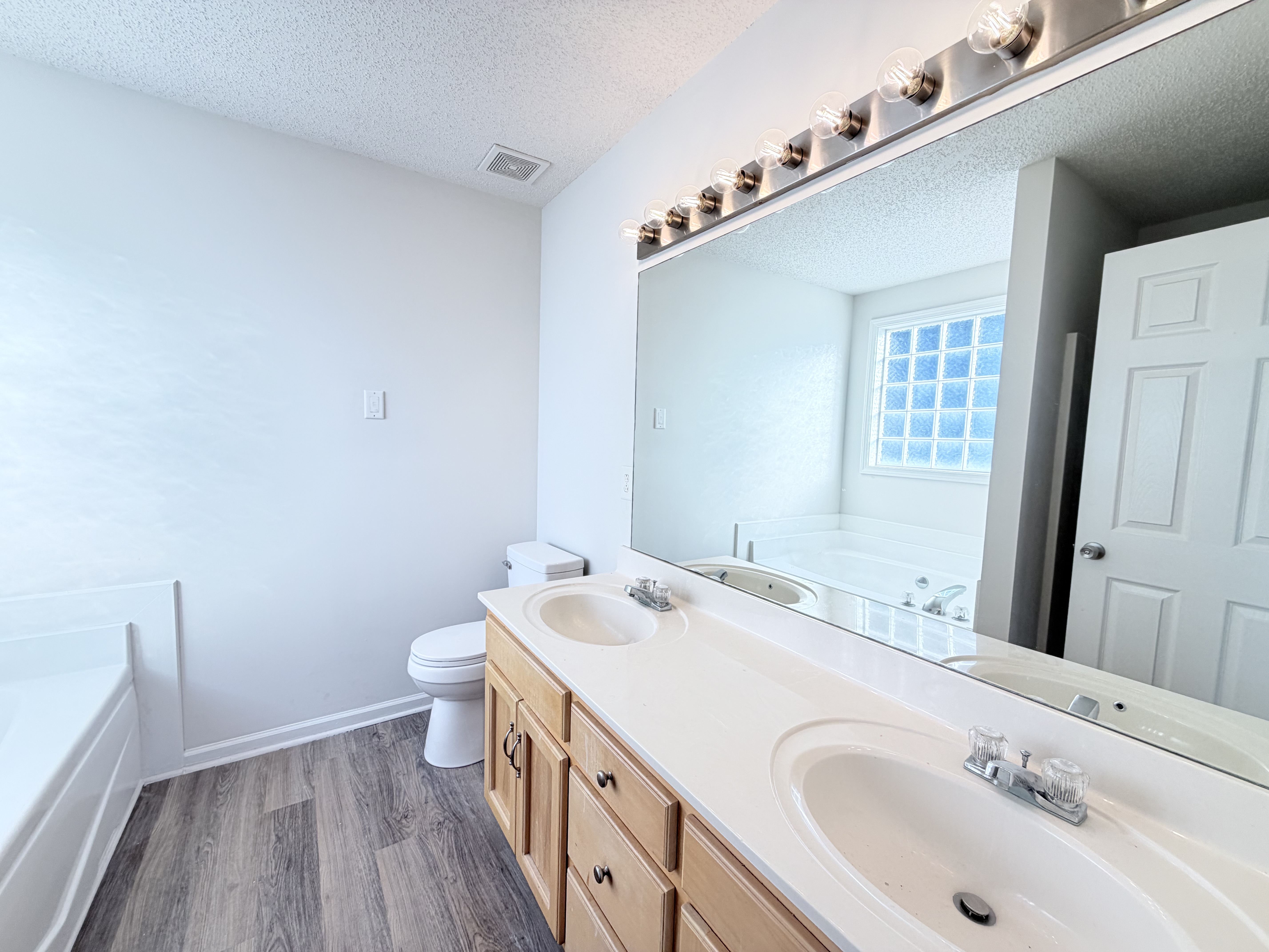 Photo 11 of 21 of 3609 Millington Dr, Clarksville, TN