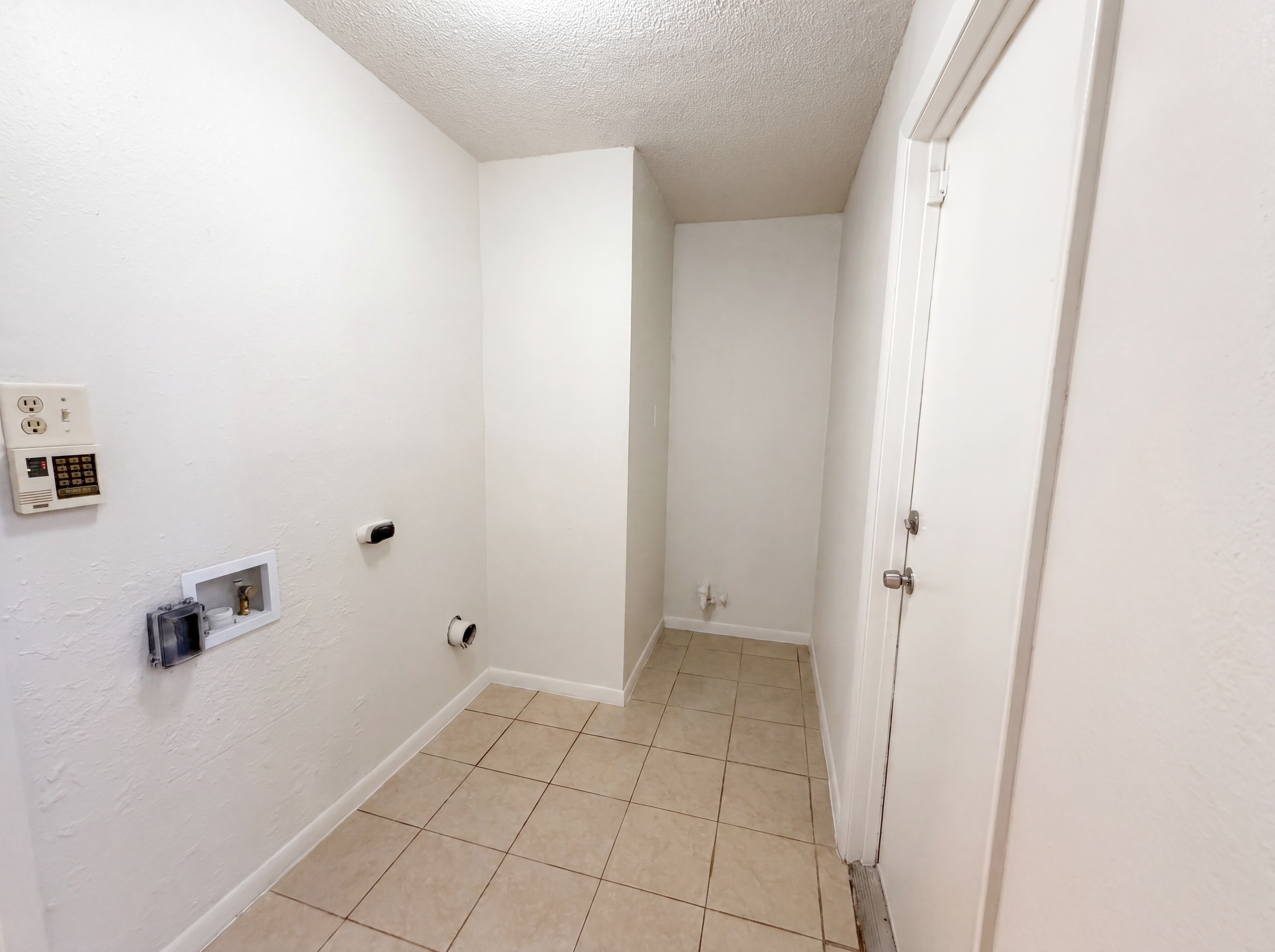 Photo 20 of 29 of 2534 Victarra Cir, Lutz, FL