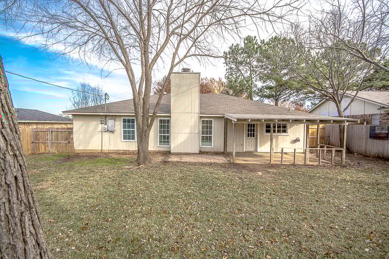 Photo 20 of 21 - 5804 Willow Branch Dr, Arlington, TX 76017