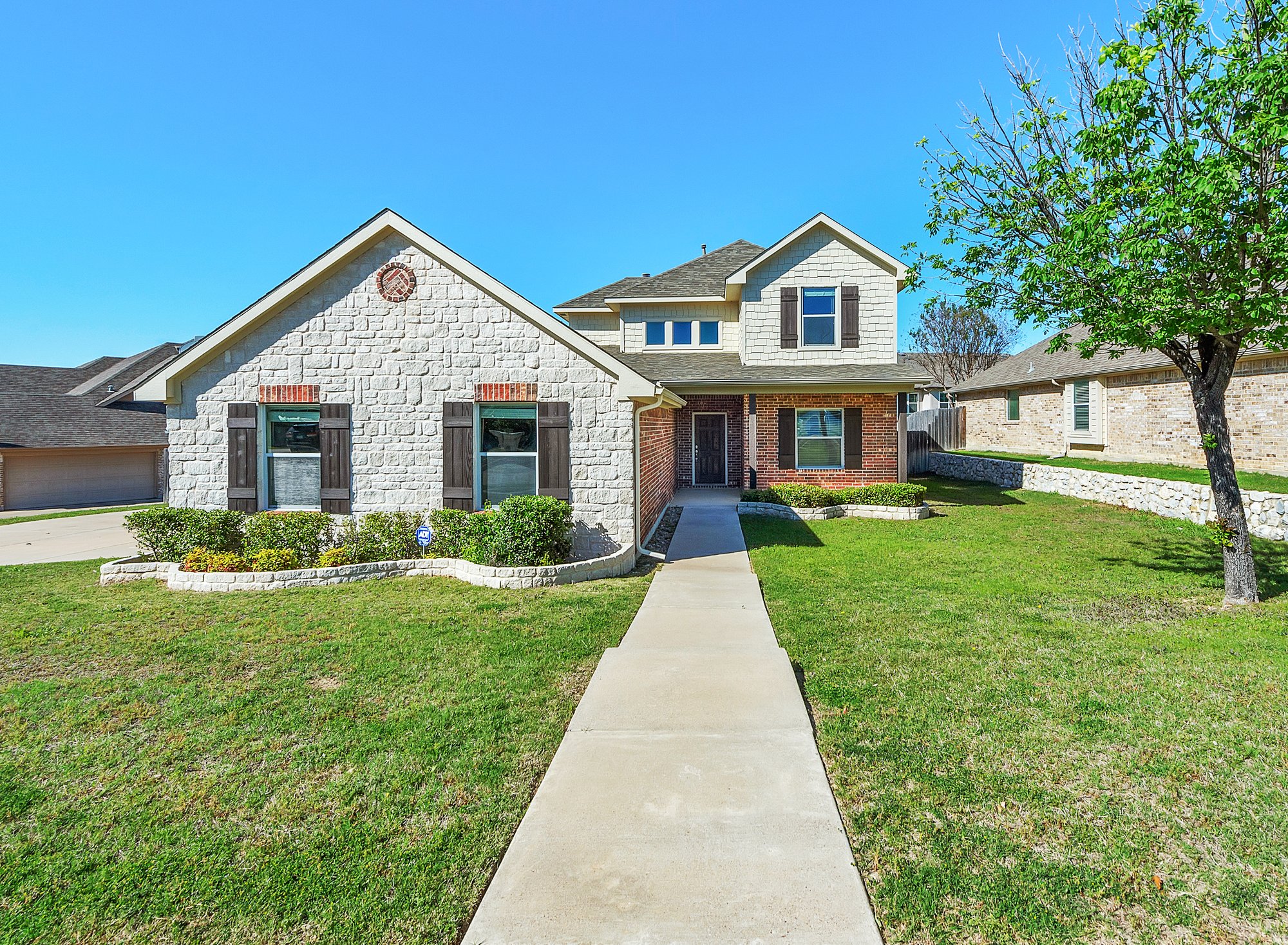 Photo 1 of 30 - 7404 Rocky Ford Rd, Fort Worth, TX 76179