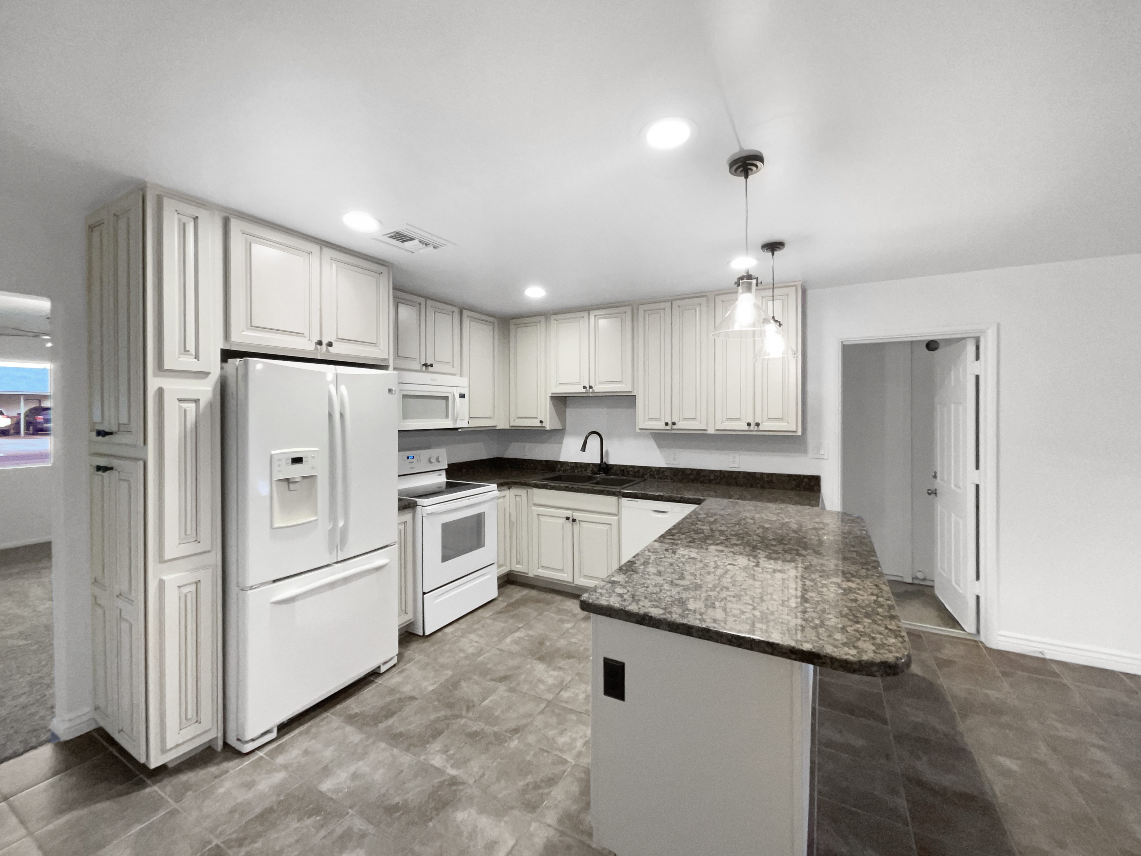 Photo 6 of 19 of 901 W 16th St, Tempe, AZ