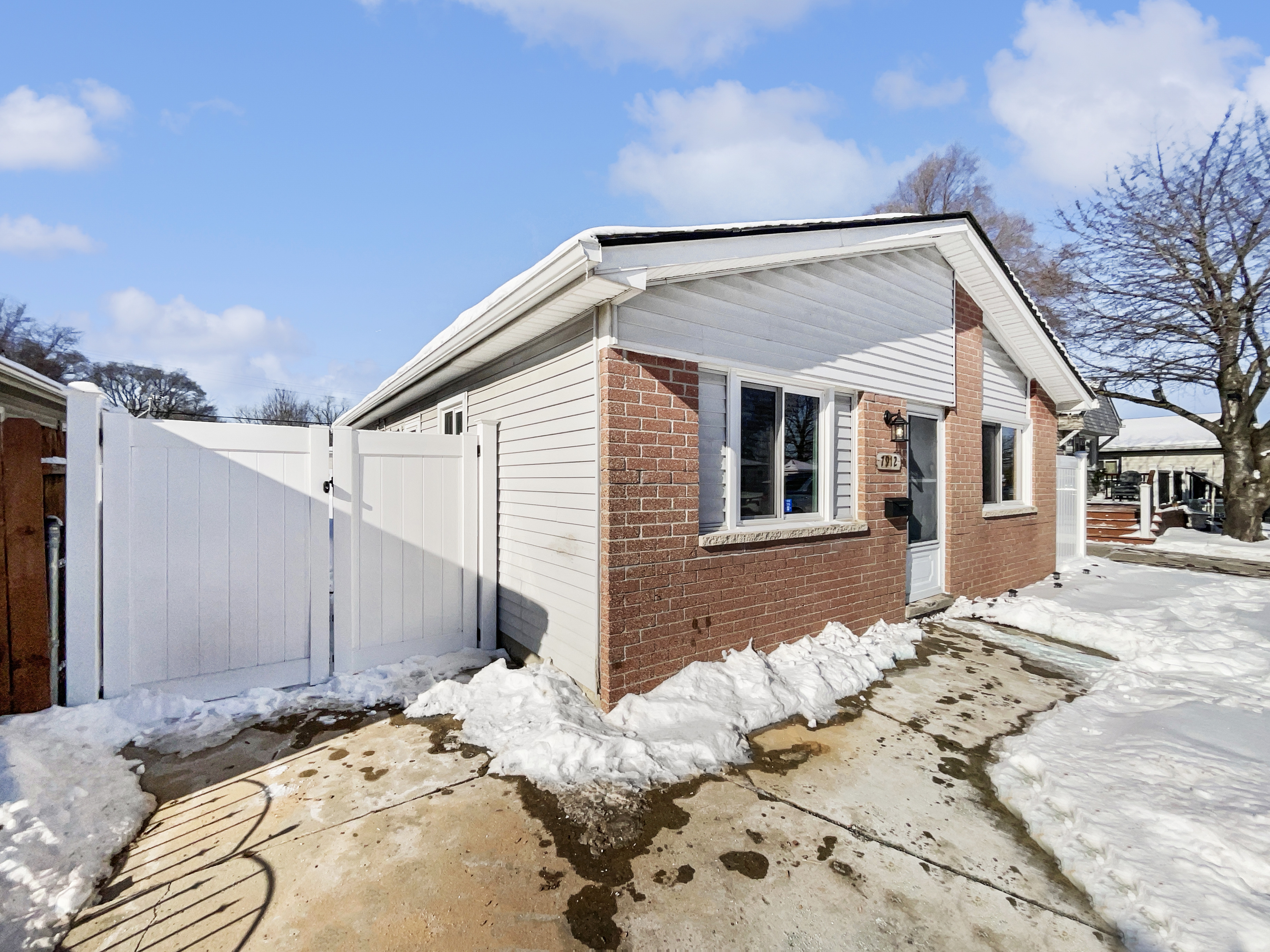 Photo 15 of 17 of 7912 Pine St, Taylor, MI