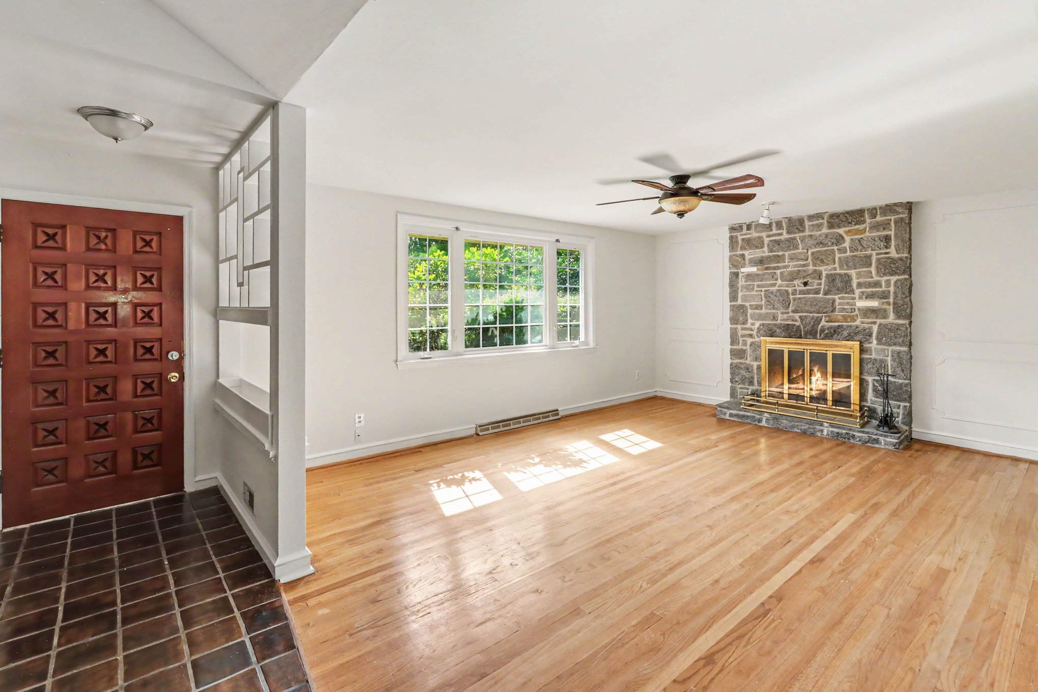 Photo 3 of 40 of 1202 Hillside Blvd, Wilmington, DE