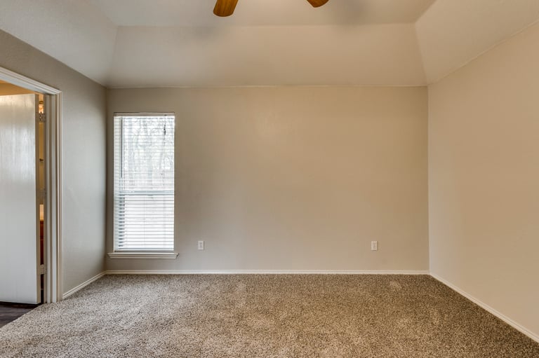 Photo 15 of 27 - 564 Dylan Ct, Azle, TX 76020