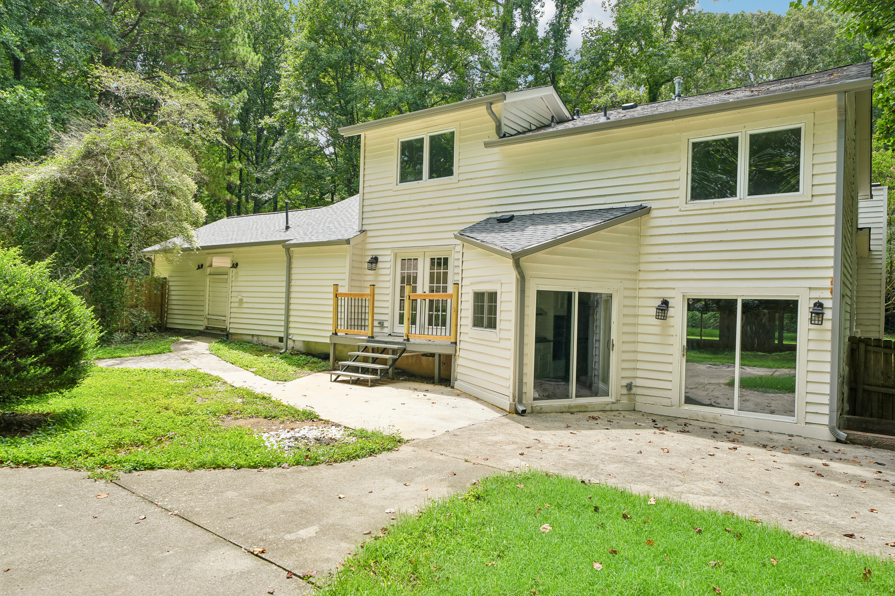 Photo 8 of 47 of 630 Benson Hurst Dr SW, Mableton, GA