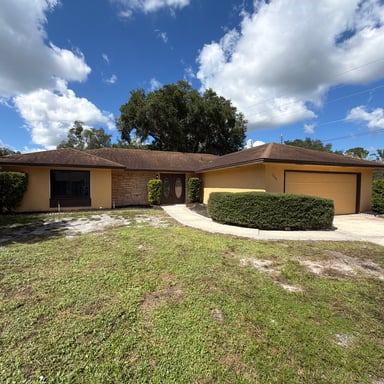 Property photo 1 of 733 Lakeview Dr