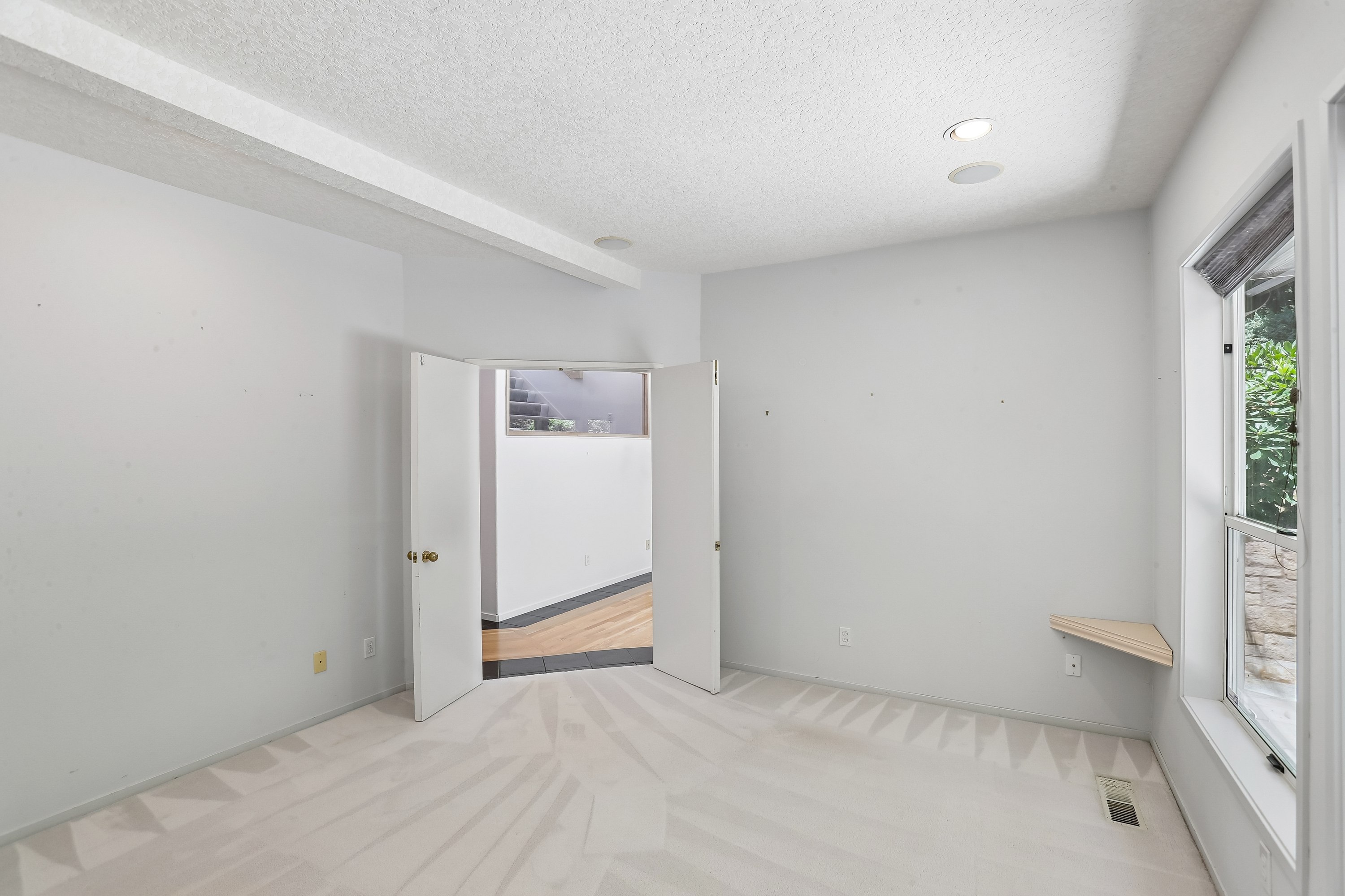 Photo 17 of 35 of 10838 S Southridge Dr, Portland, OR