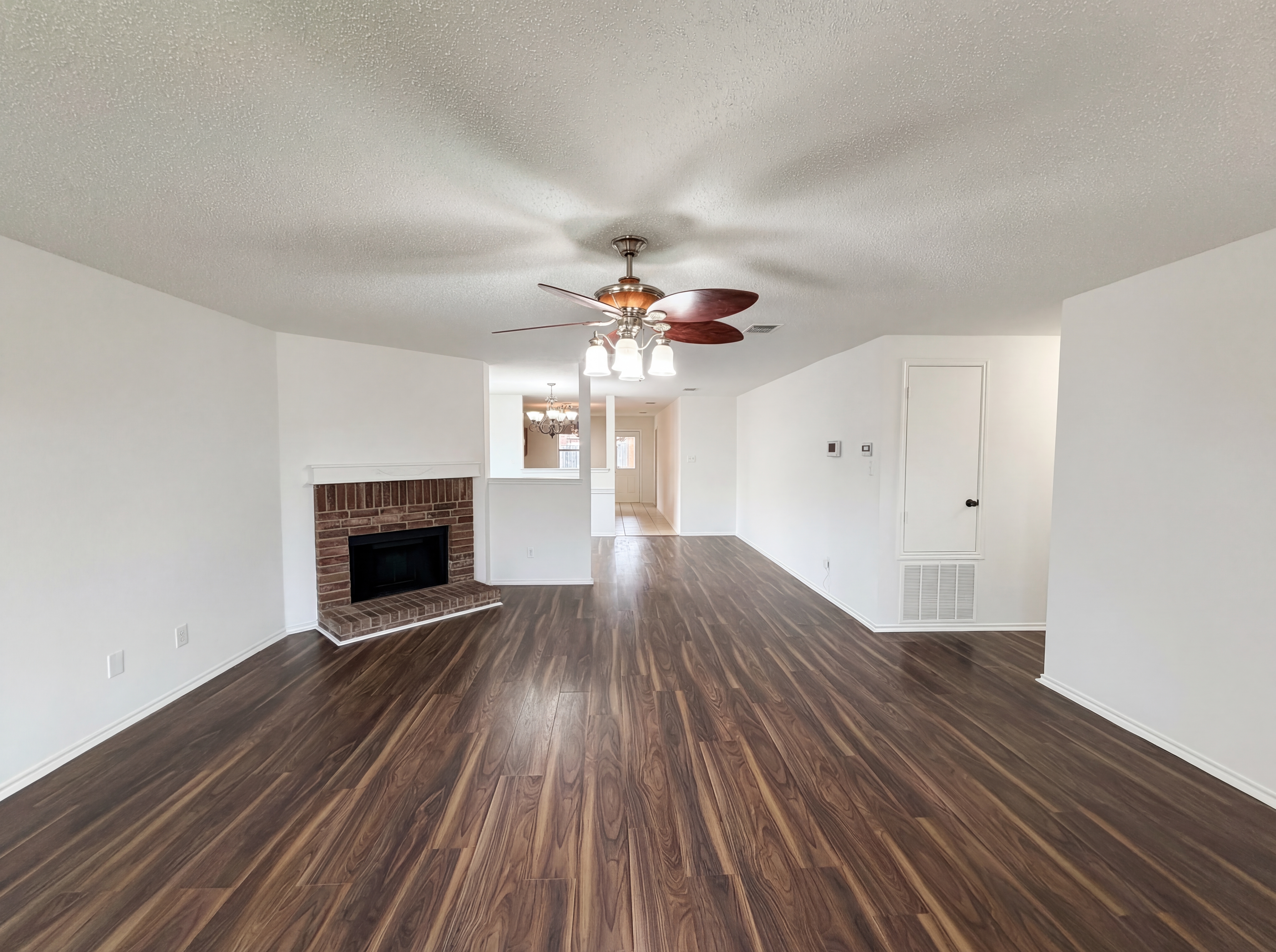Photo 3 of 20 of 5145 Cliff Oaks Dr, Fort Worth, TX