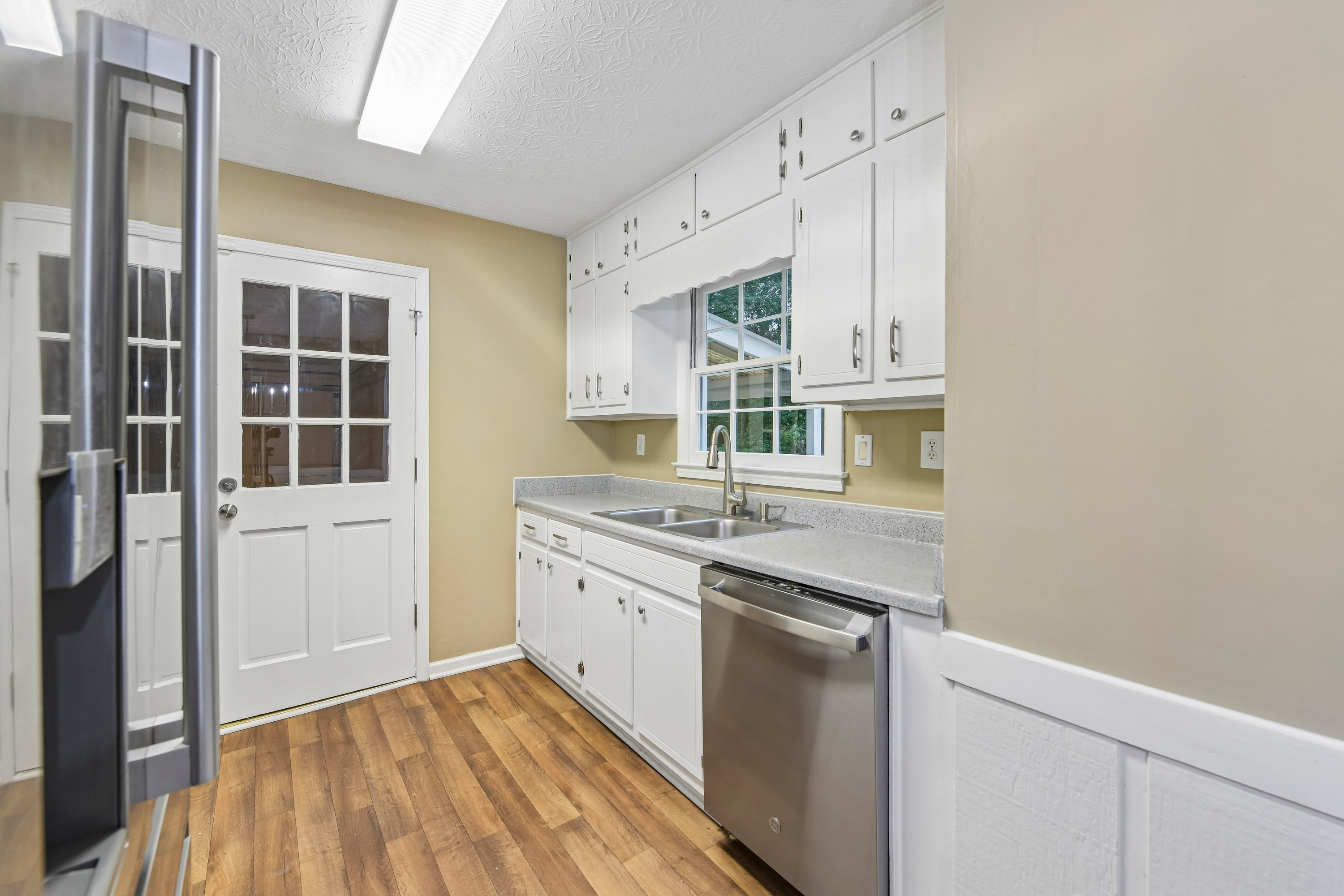 Photo 16 of 38 of 714 Continental Dr, Lawrenceville, GA