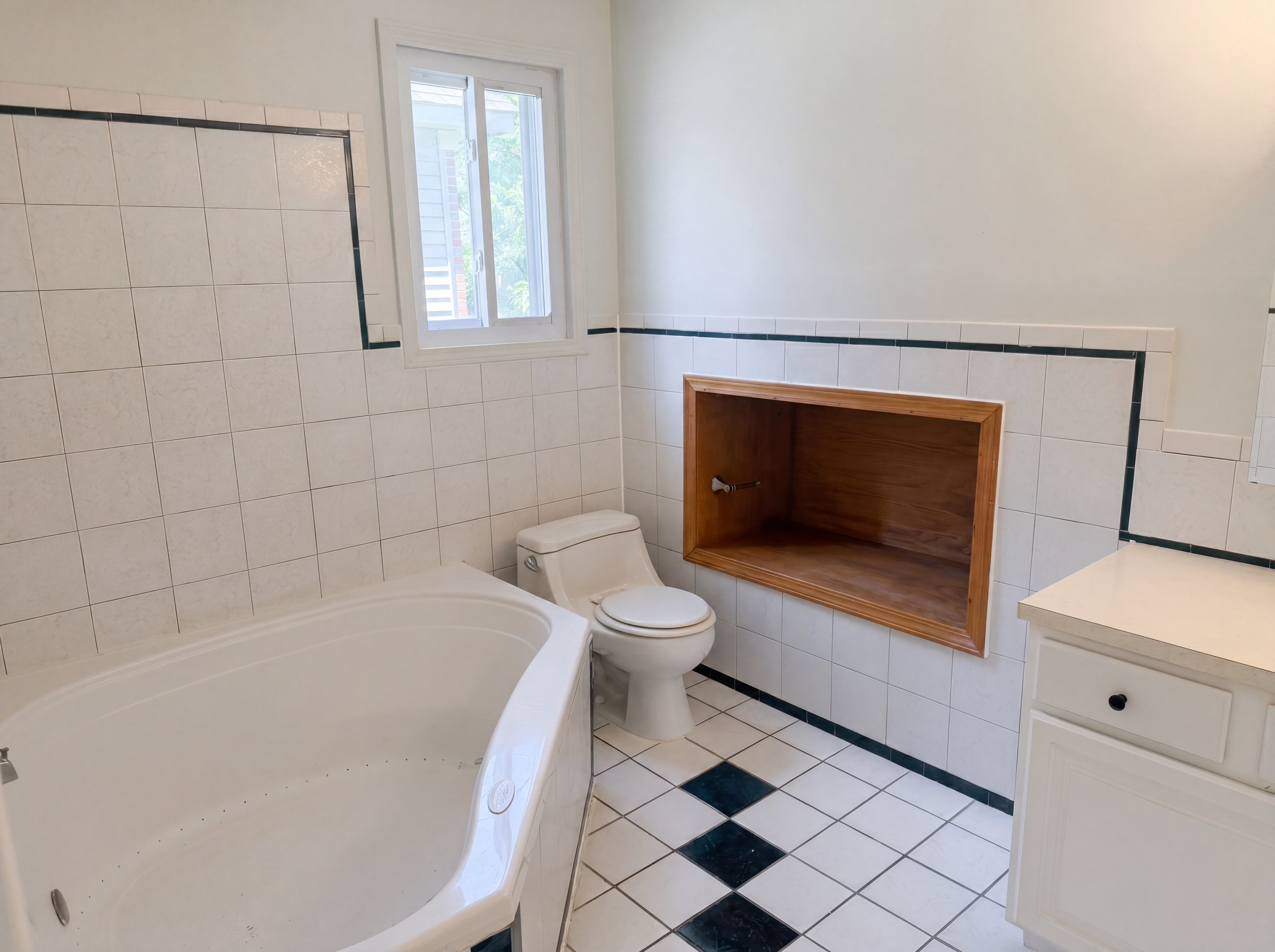 Photo 6 of 28 of 21425 Averhill St, Farmington Hills, MI