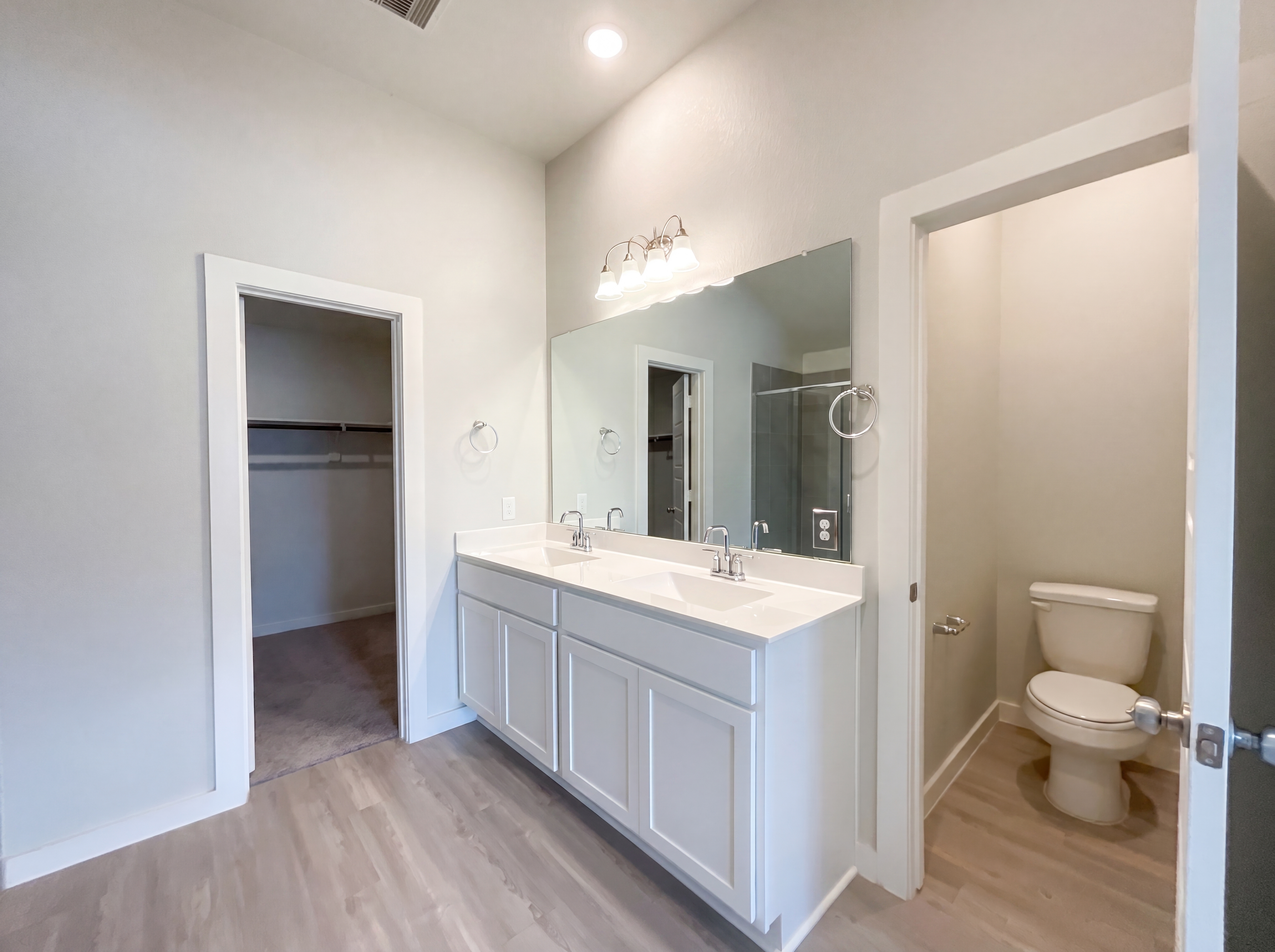 Photo 10 of 17 of 823 Deerhurst Ln, Magnolia, TX