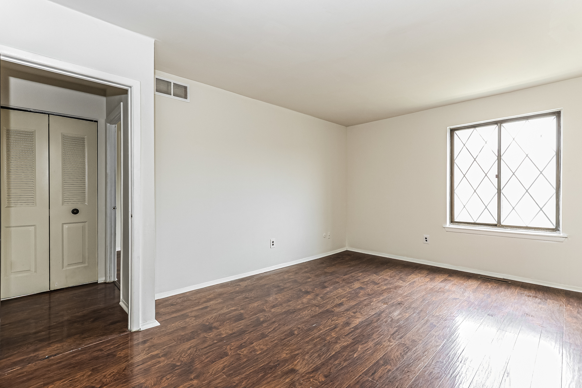 Photo 4 of 23 of 5200 Hilltop Dr, Brookhaven, PA