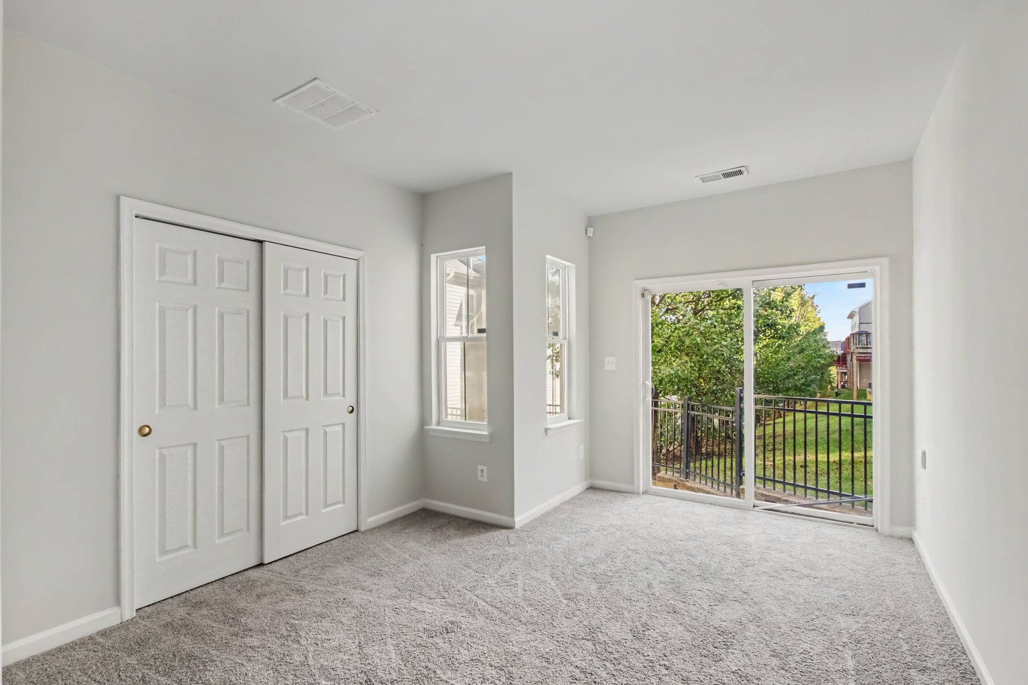 Photo 12 of 19 of 16759 Shingle Oak Dr, Woodbridge, VA
