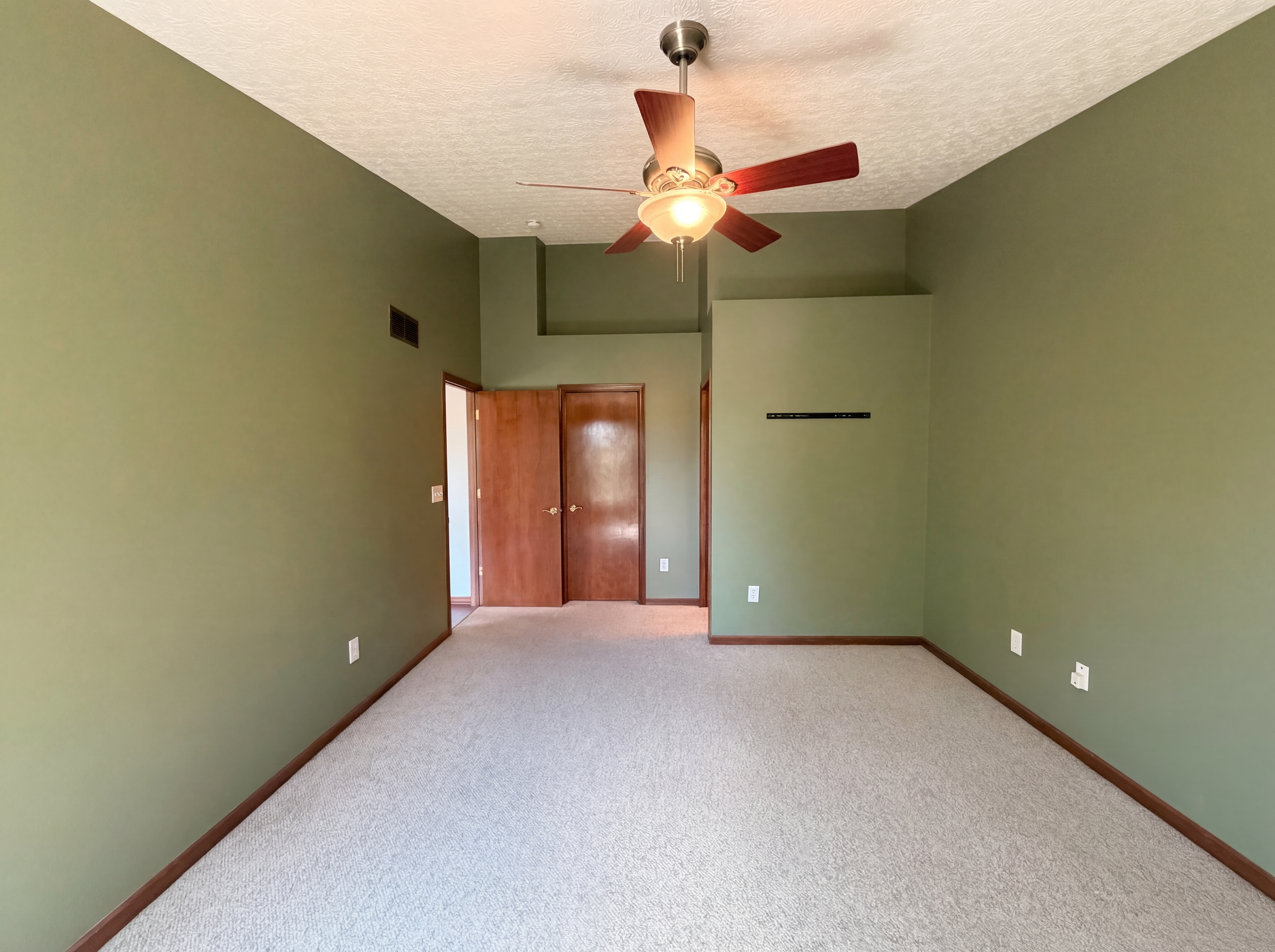 Photo 16 of 25 of 3373 Brook Spring Dr, Grove City, OH