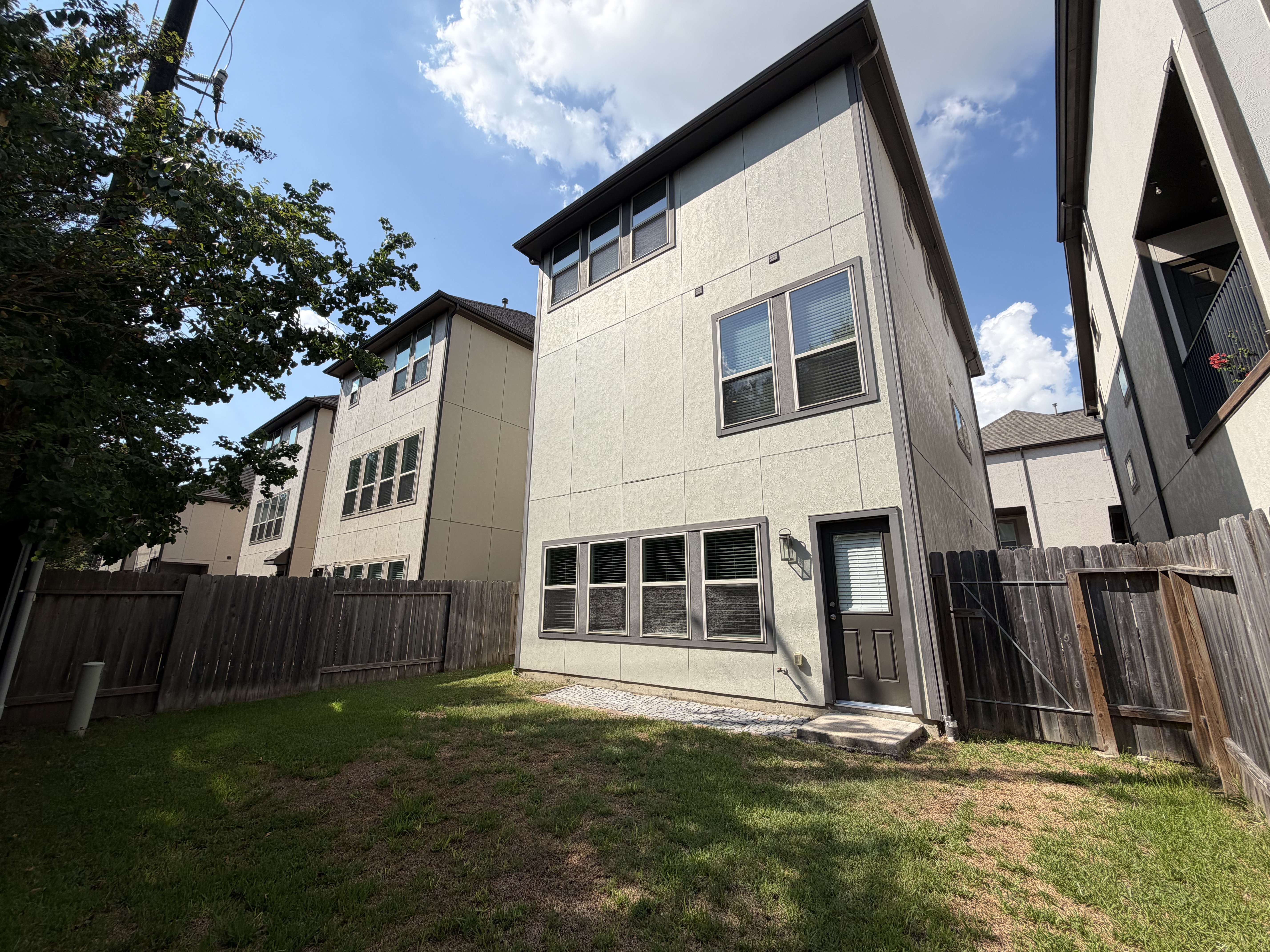 Photo 5 of 23 of 10707 Centre Forest Dr, Houston, TX