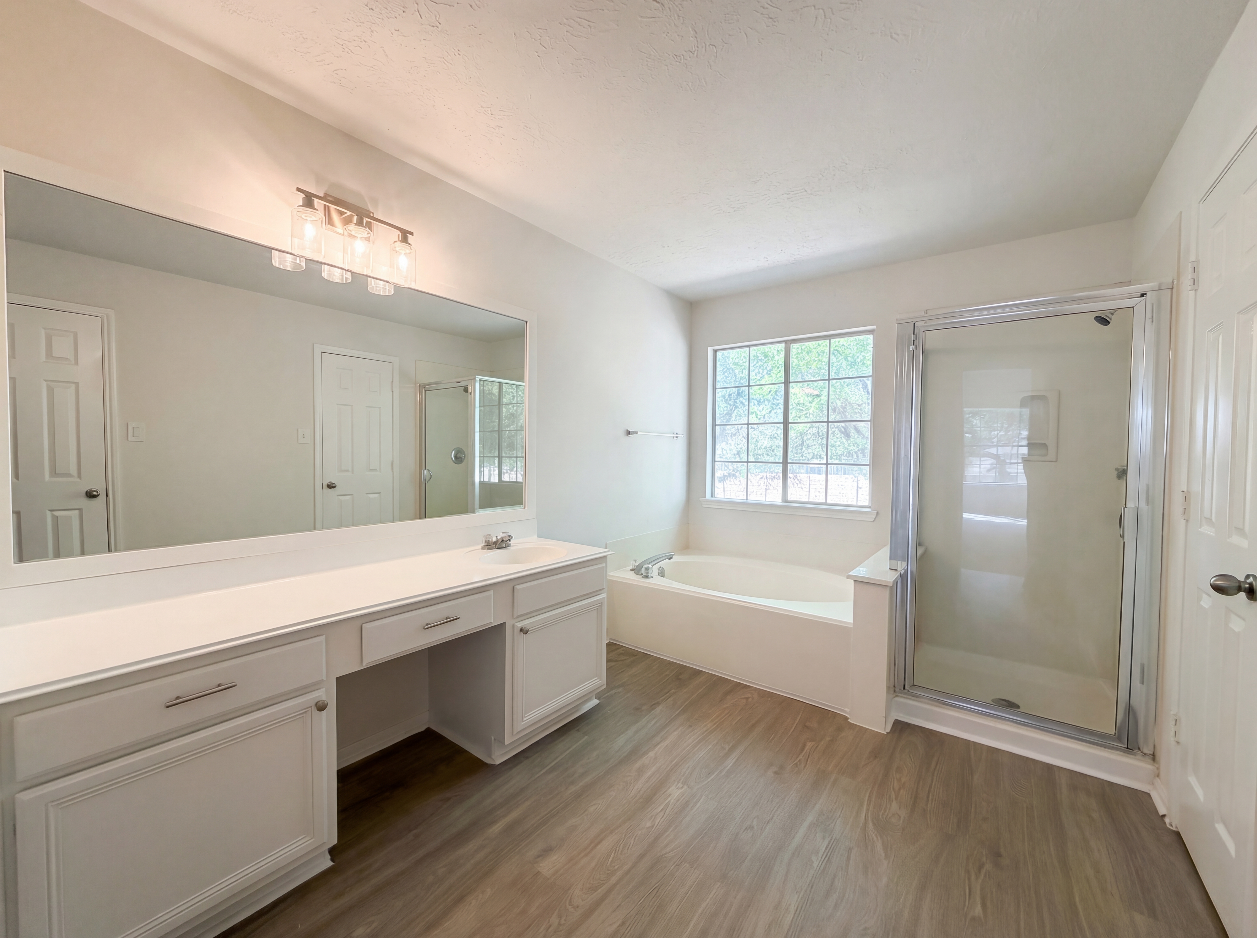 Photo 15 of 22 of 6831 Stratford Park Dr, Houston, TX