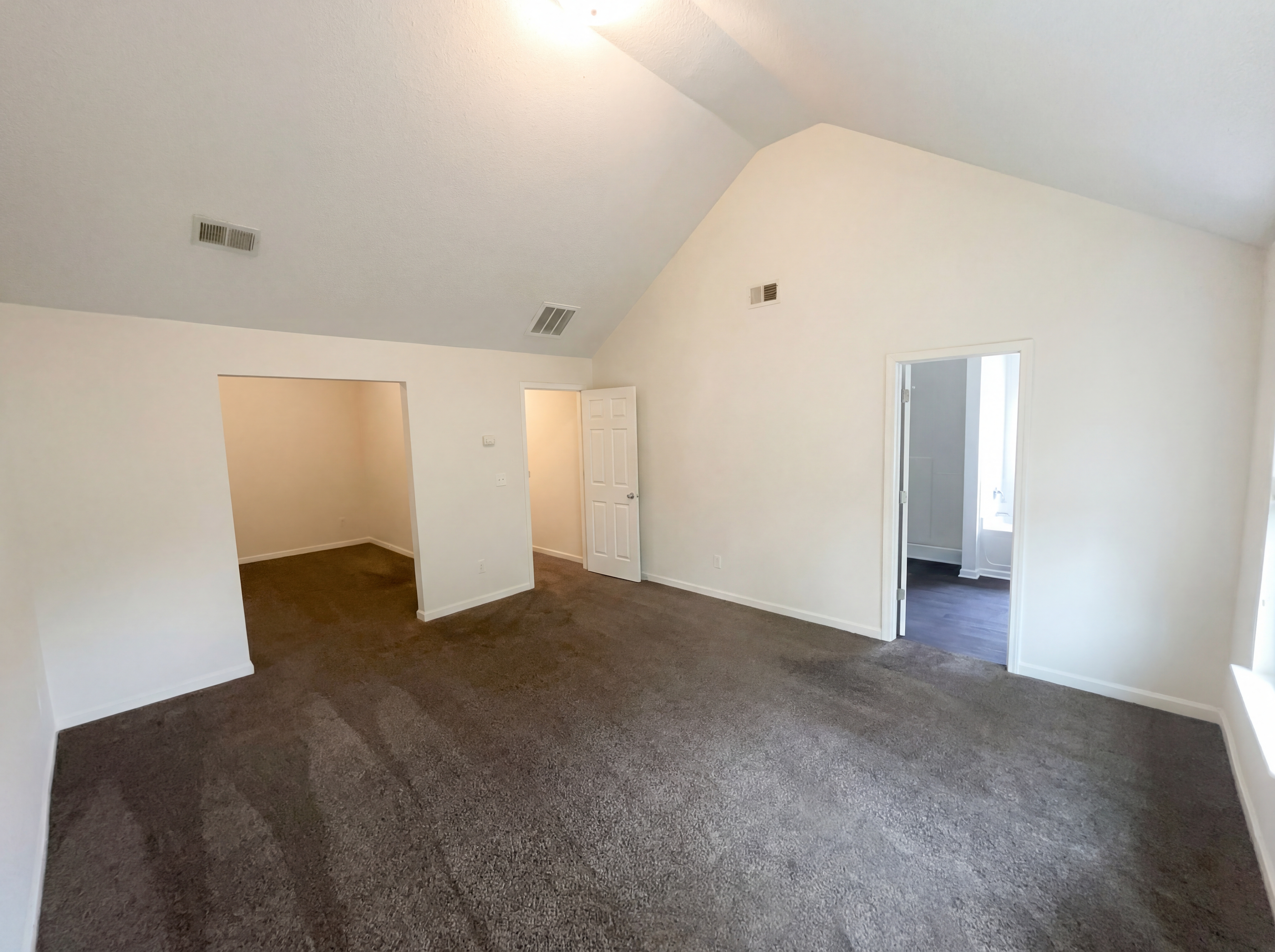 Photo 4 of 22 of 1630 Tigris Ct, Atlanta, GA