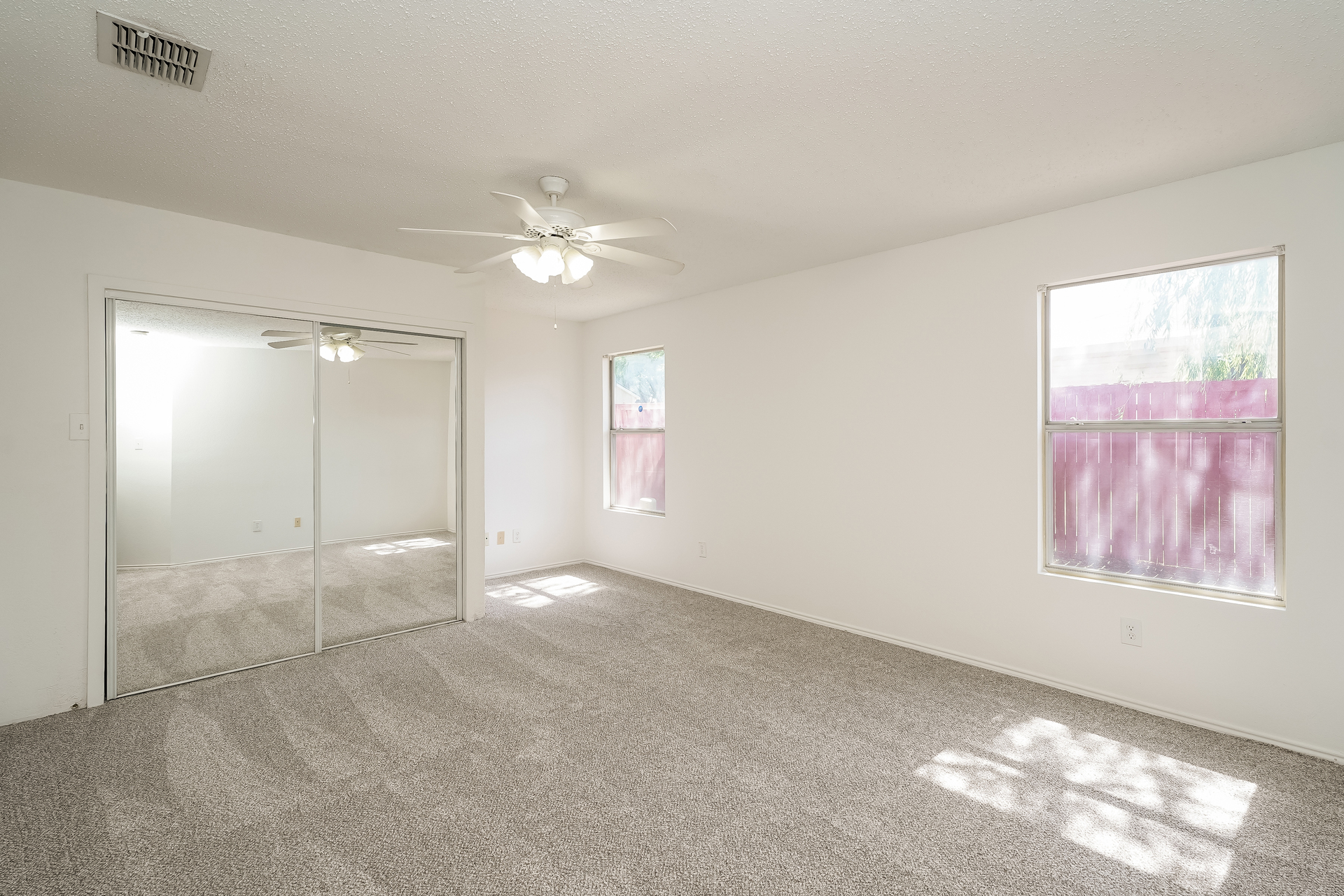 Photo 4 of 21 of 8717 Hunters Creek Dr, Fort Worth, TX