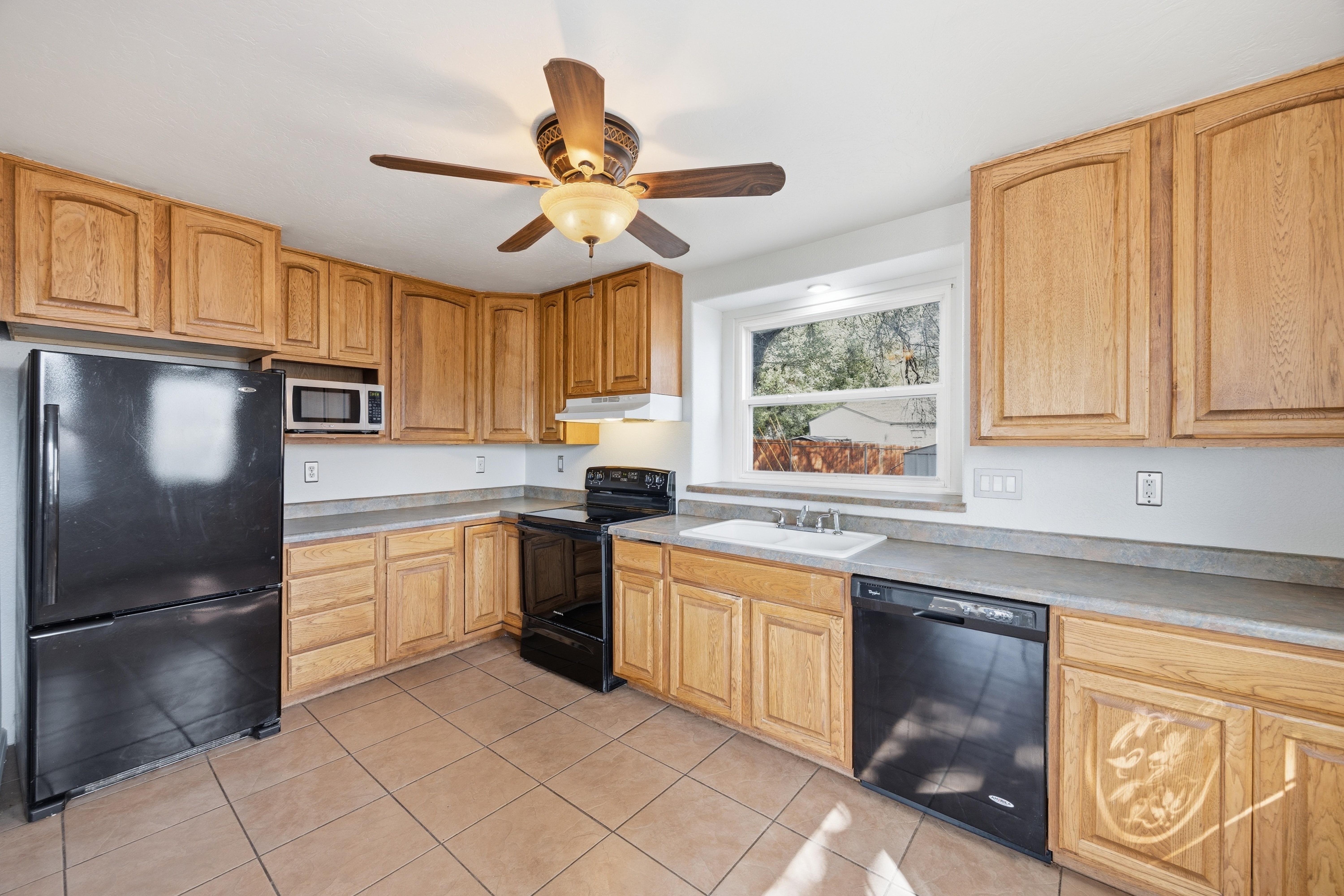 Photo 14 of 63 of 412 Lynn Ave, Colorado Springs, CO