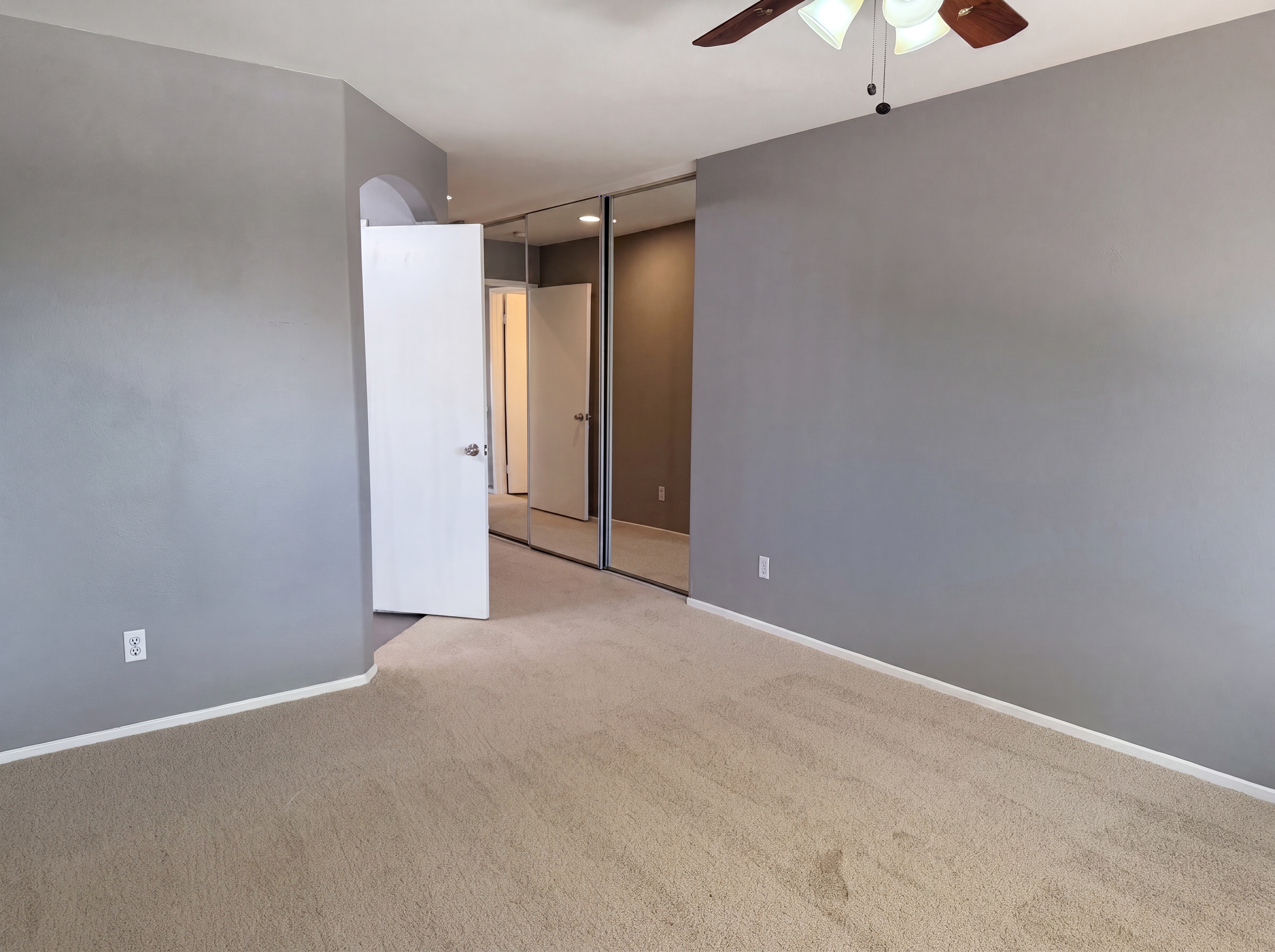 Photo 4 of 18 of 13577 Monterey Way, Victorville, CA