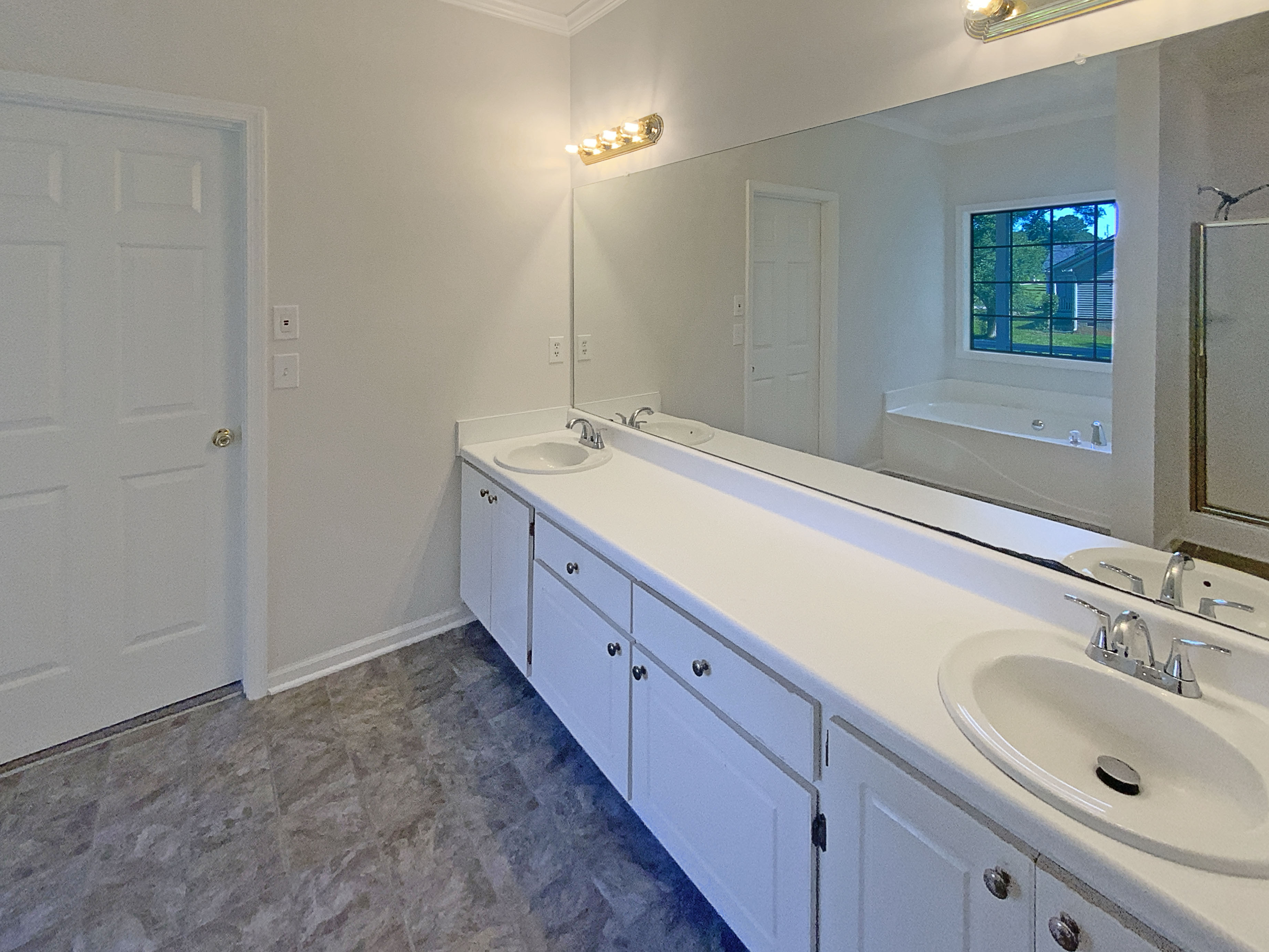 Photo 15 of 24 of 132 Lynnview Ct, McDonough, GA