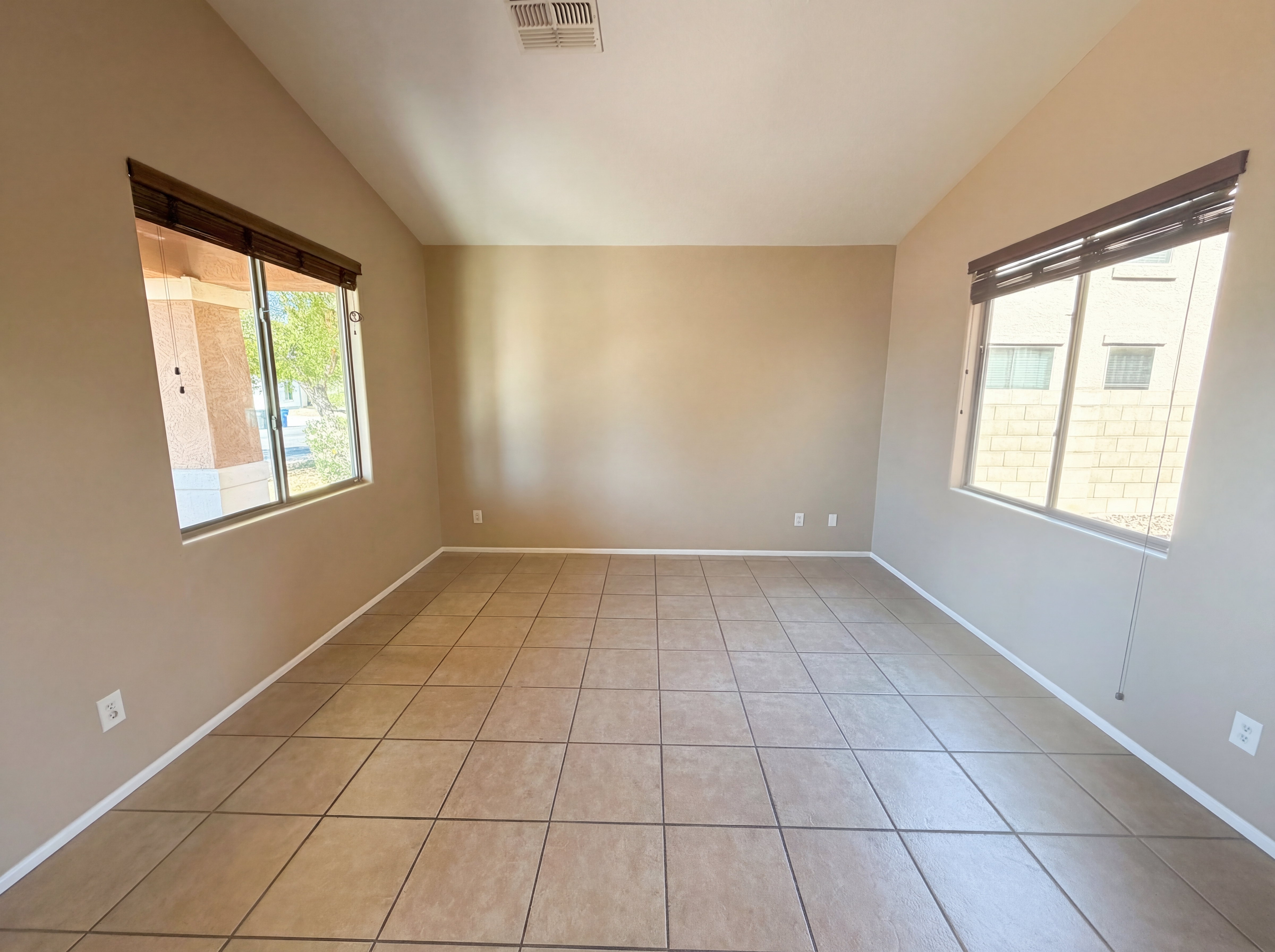 Photo 10 of 39 of 2634 E Ridge Creek Rd, Phoenix, AZ