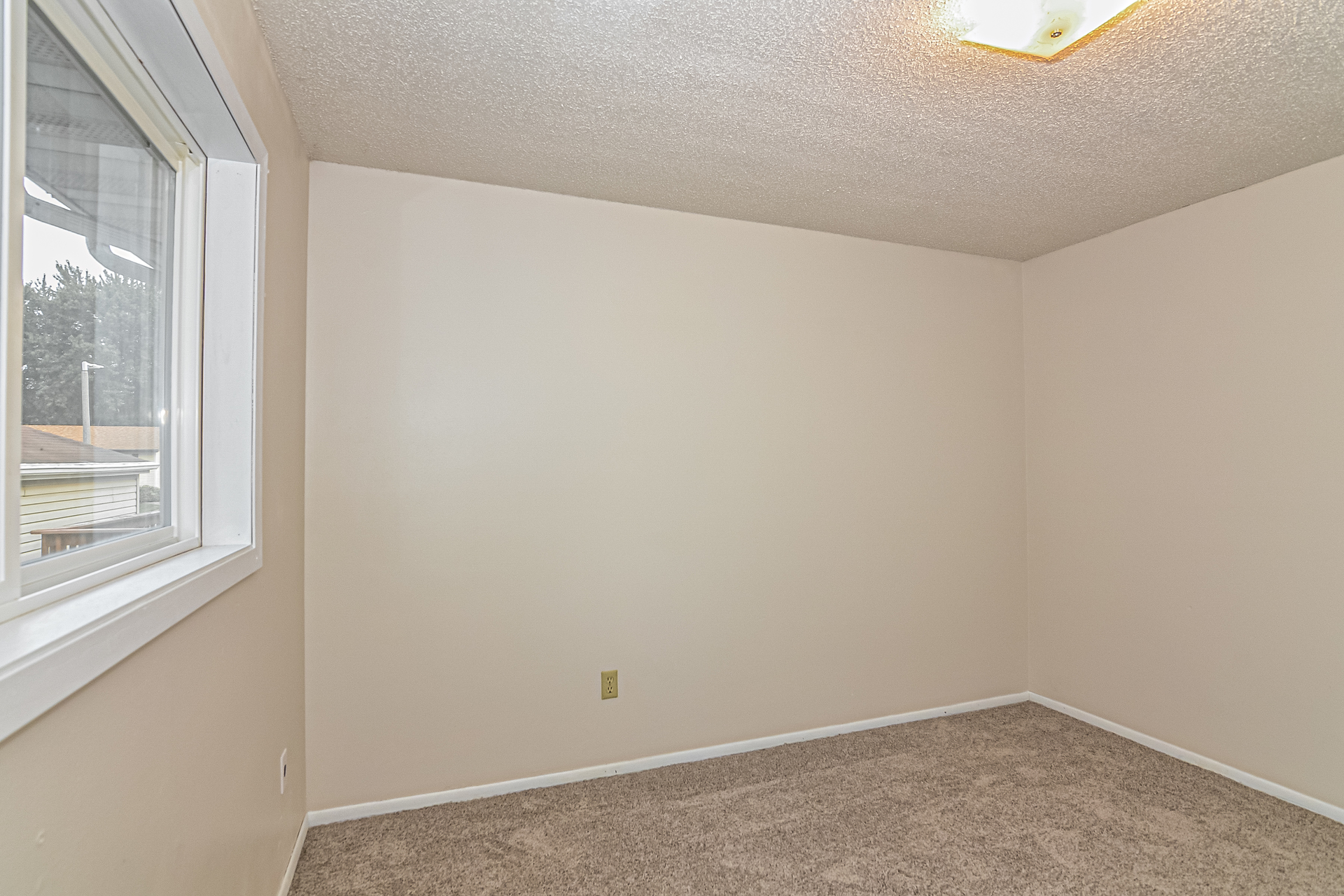 Photo 10 of 22 of 4412 22nd Ave NW, Rochester, MN
