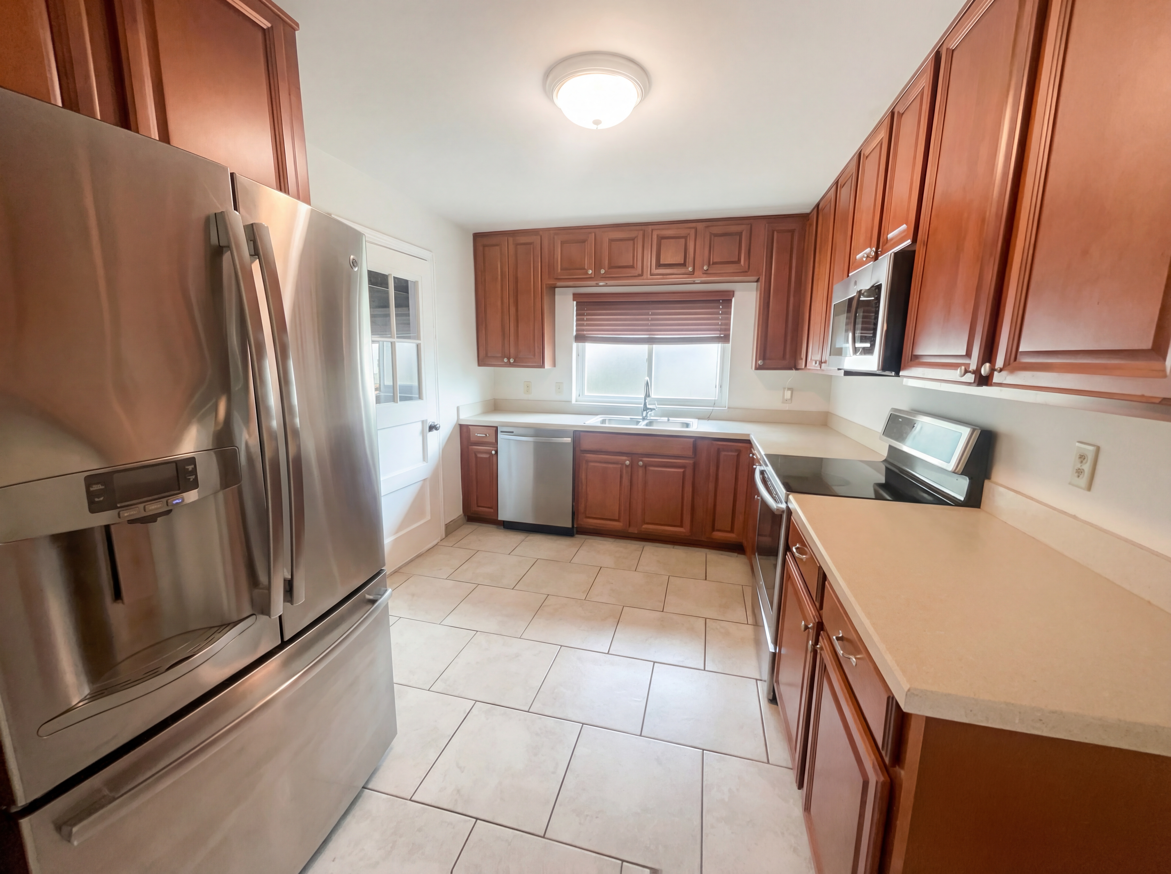 Photo 2 of 14 of 6123 Robbins Cir S, Jacksonville, FL