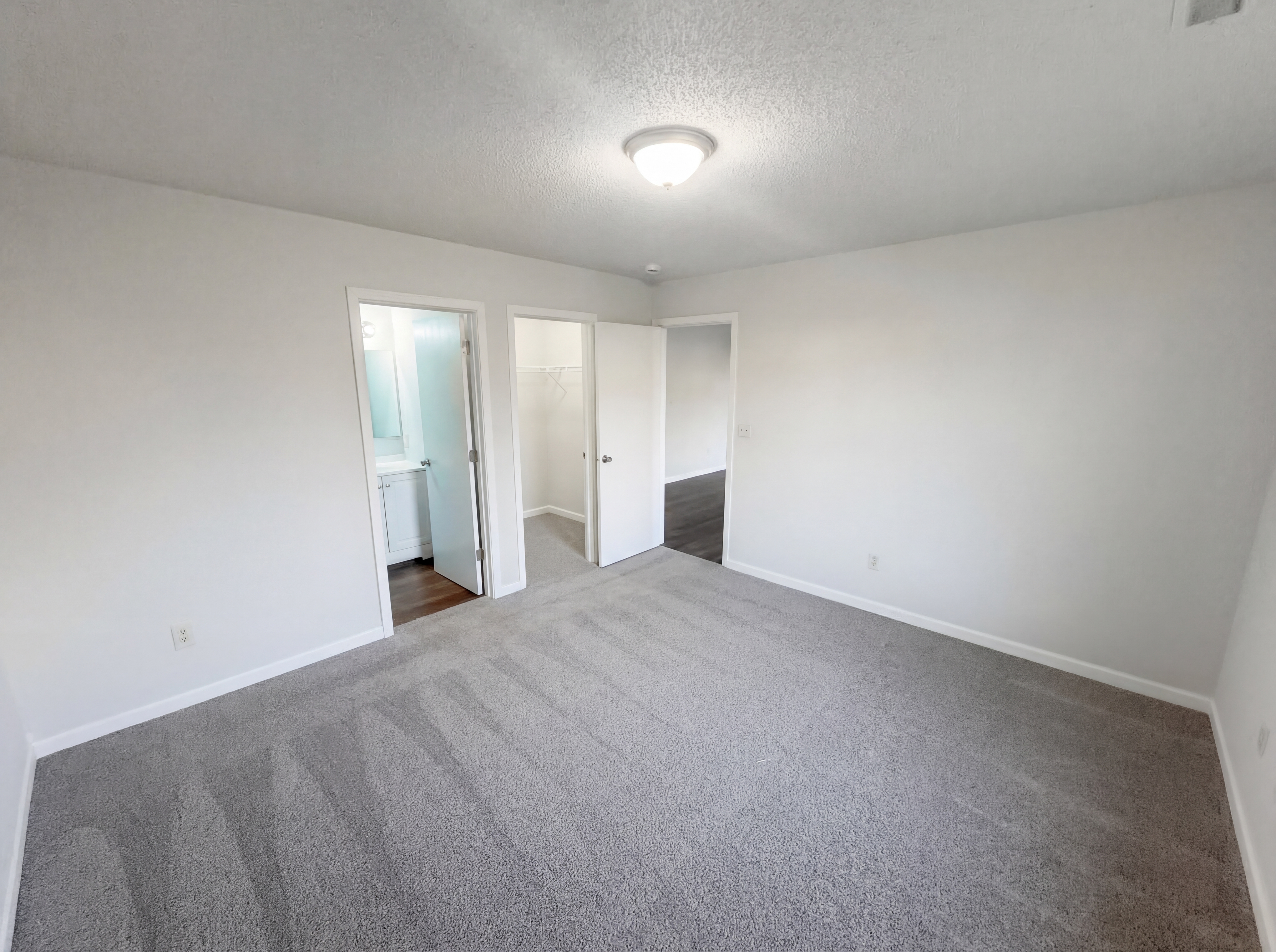 Photo 4 of 20 of 6654 Hazelhatch Dr, Indianapolis, IN