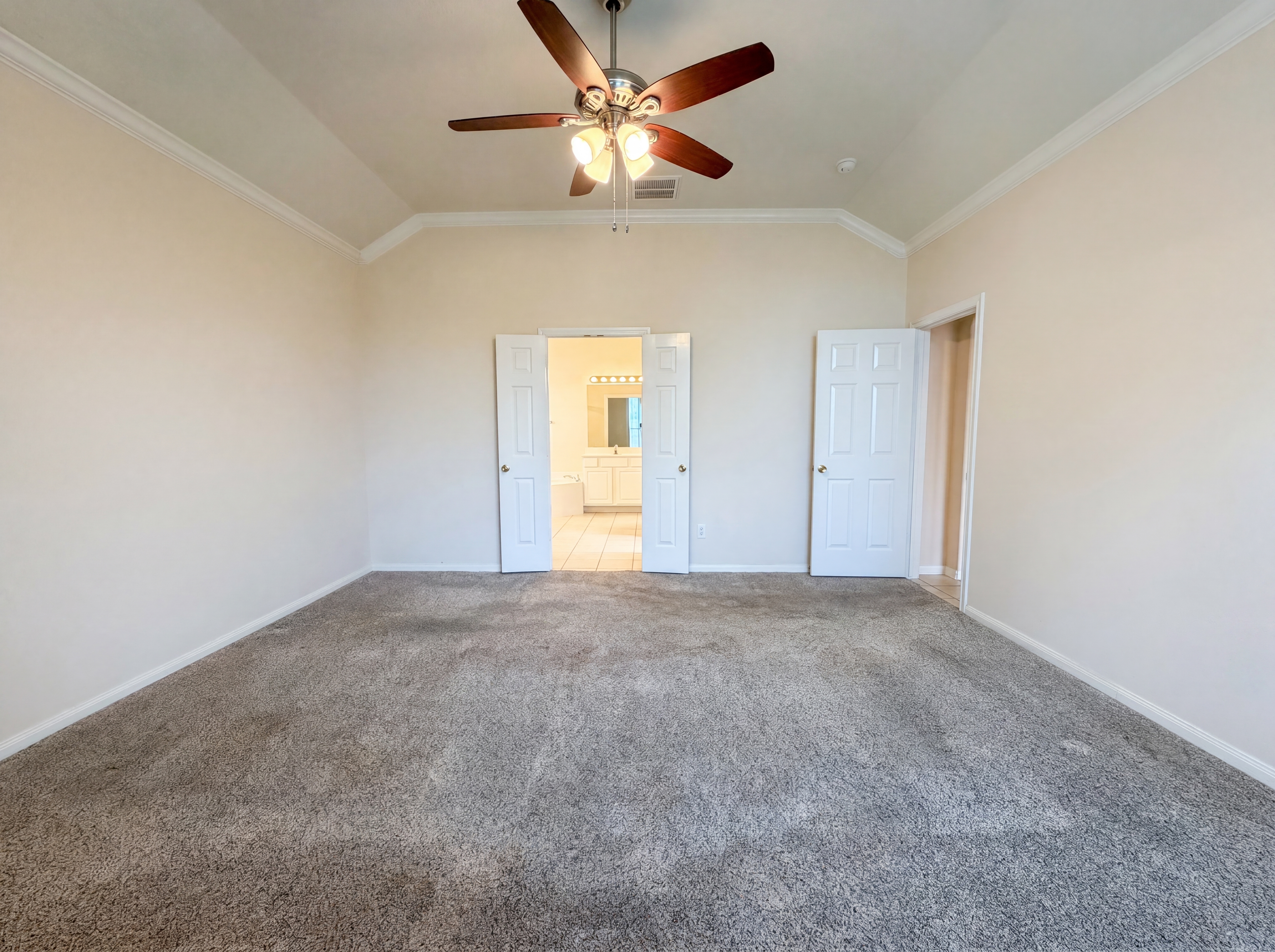Photo 4 of 21 of 19110 Piney Way Dr, Tomball, TX