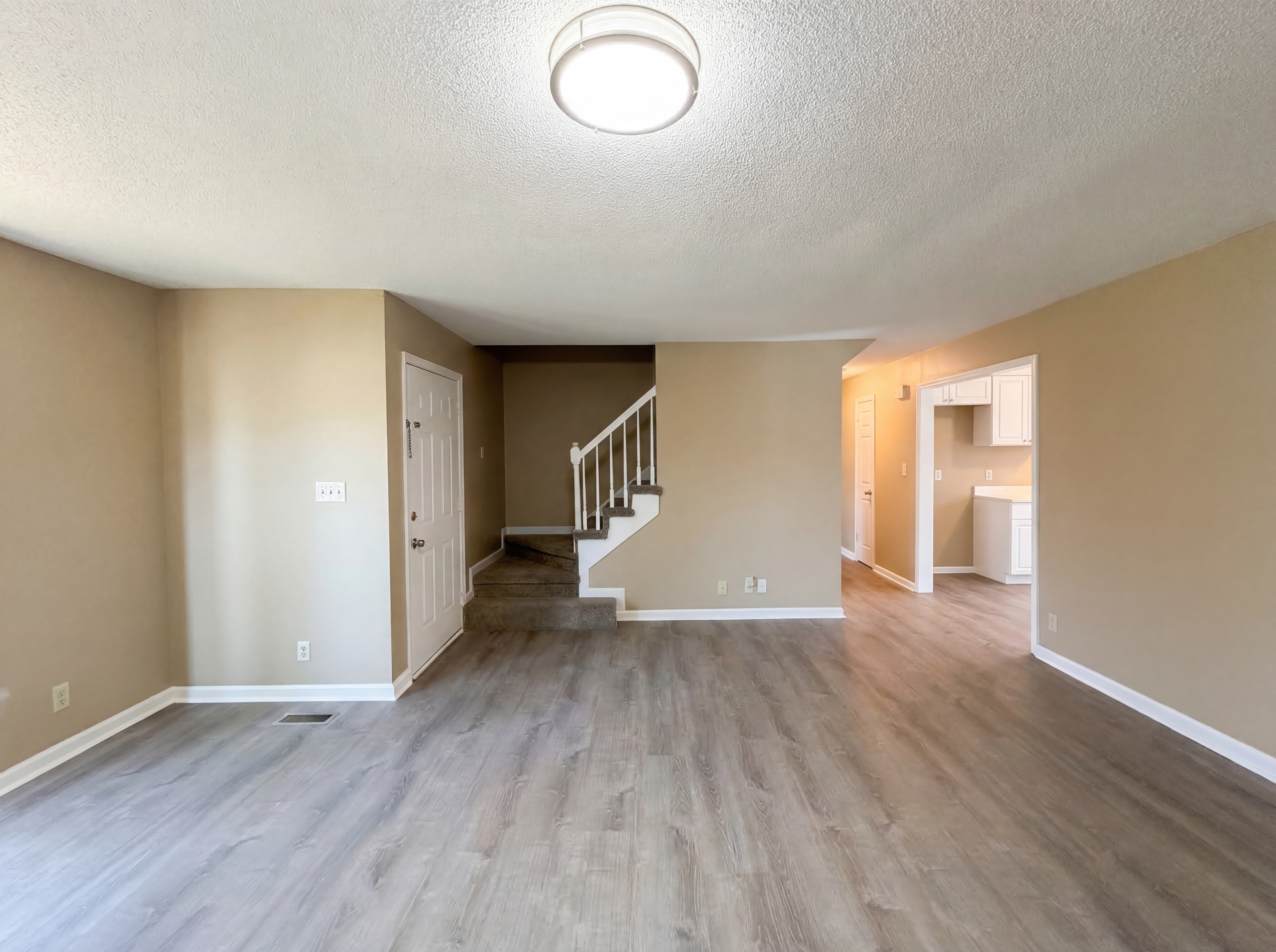 Photo 8 of 23 of 1157 Woodbridge Dr, Clarksville, TN