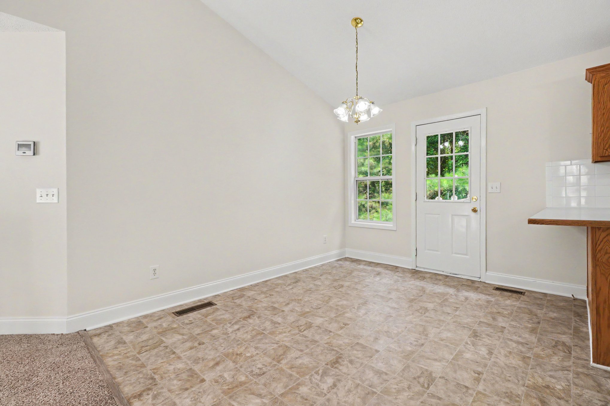 Photo 10 of 17 of 18 Broadlands Dr, White, GA